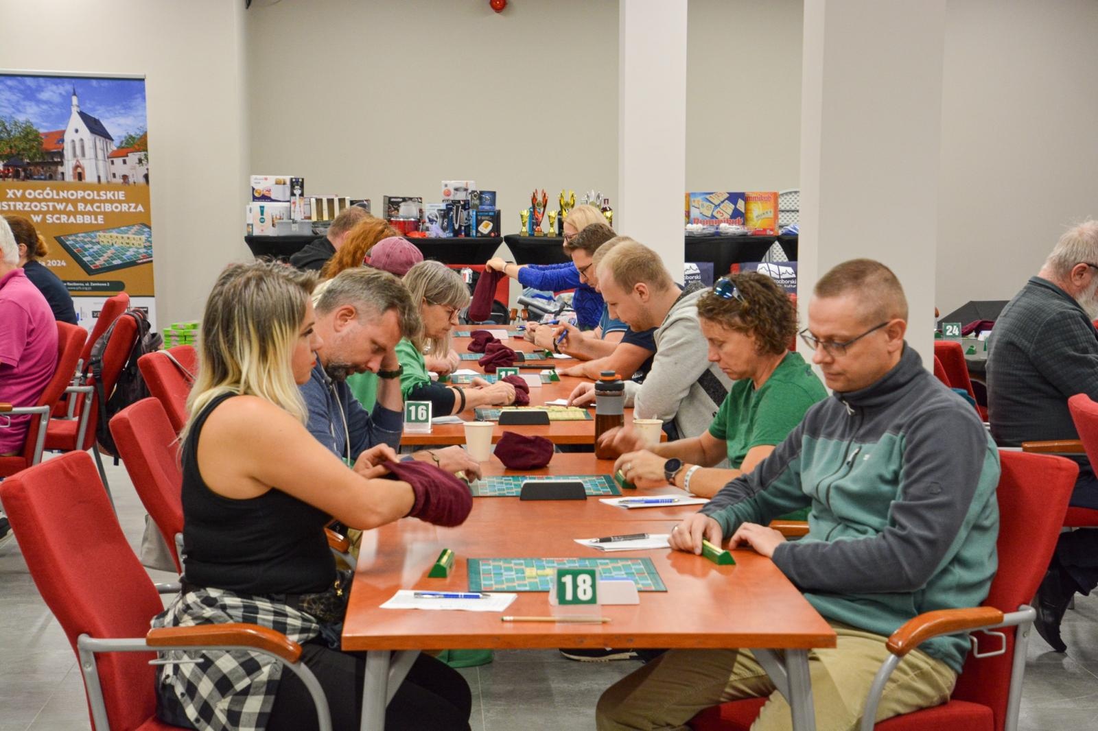 Zdjęcie w galerii na portalu naszraciborz.pl: Na zamku trwają XV Ogólnopolskie Mistrzostwa Raciborza w Scrabble wiadomości z regionu