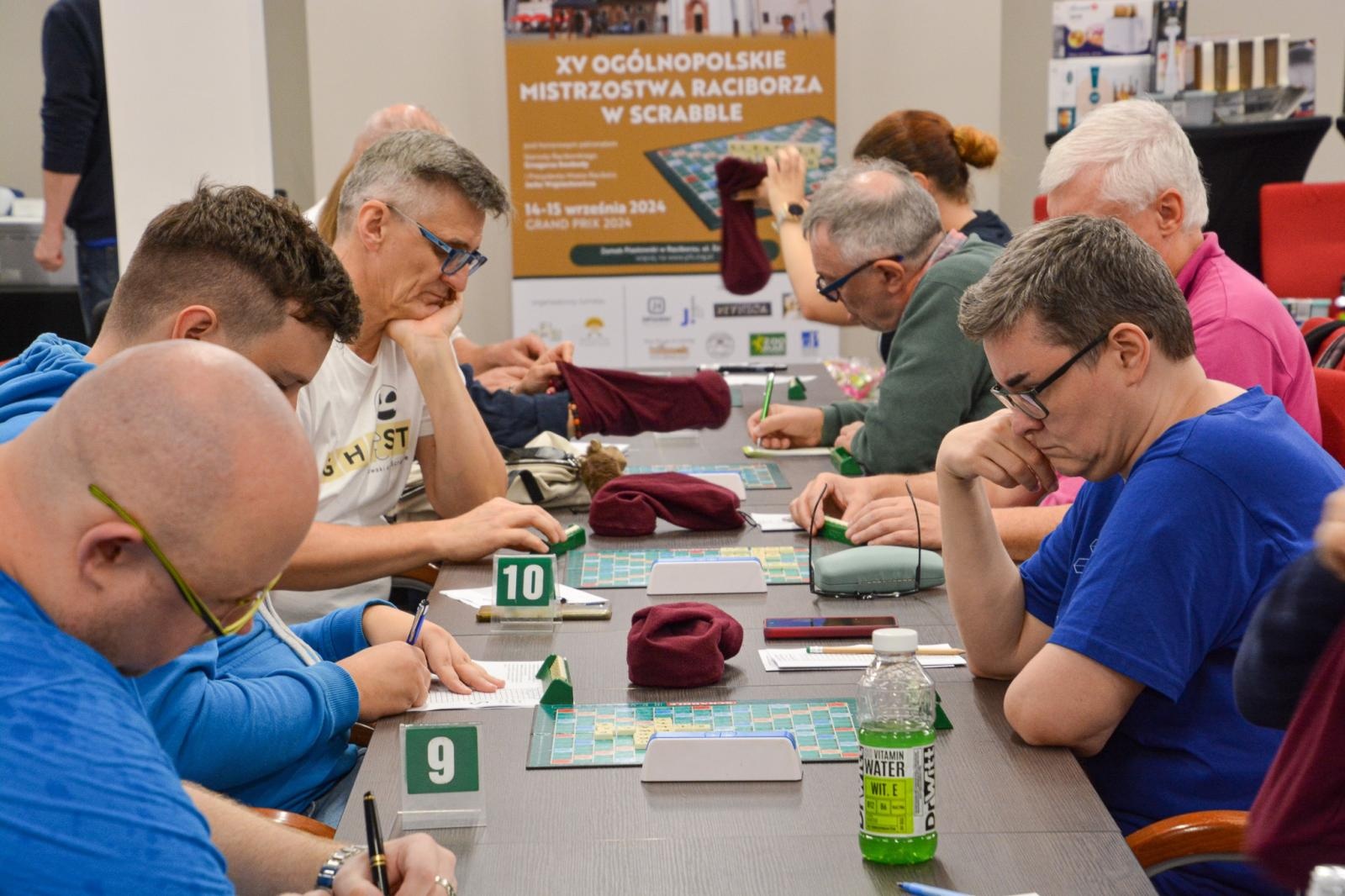 Zdjęcie w galerii na portalu naszraciborz.pl: Na zamku trwają XV Ogólnopolskie Mistrzostwa Raciborza w Scrabble wiadomości z regionu