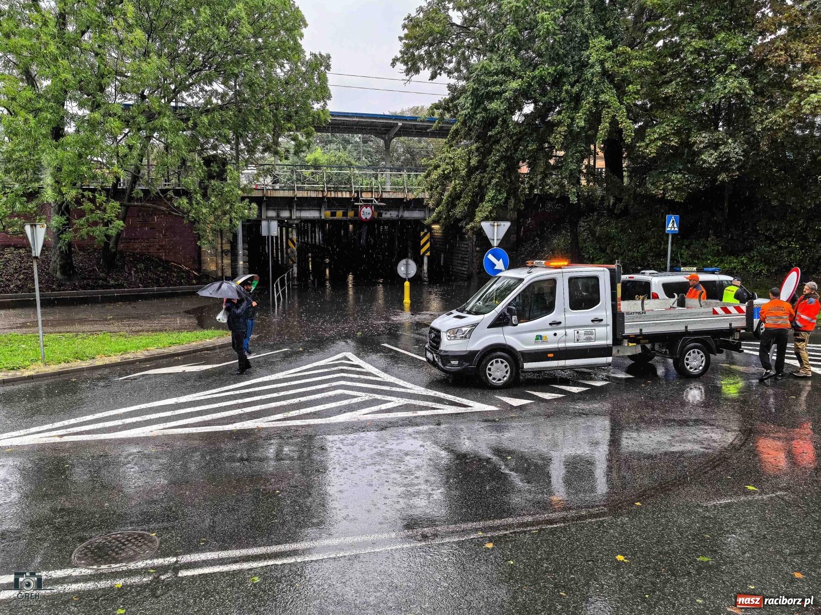 Zdjęcie w galerii na portalu naszraciborz.pl: Wiadukt Piaskowa-Kolejowa nieprzejezdny wiadomości z regionu