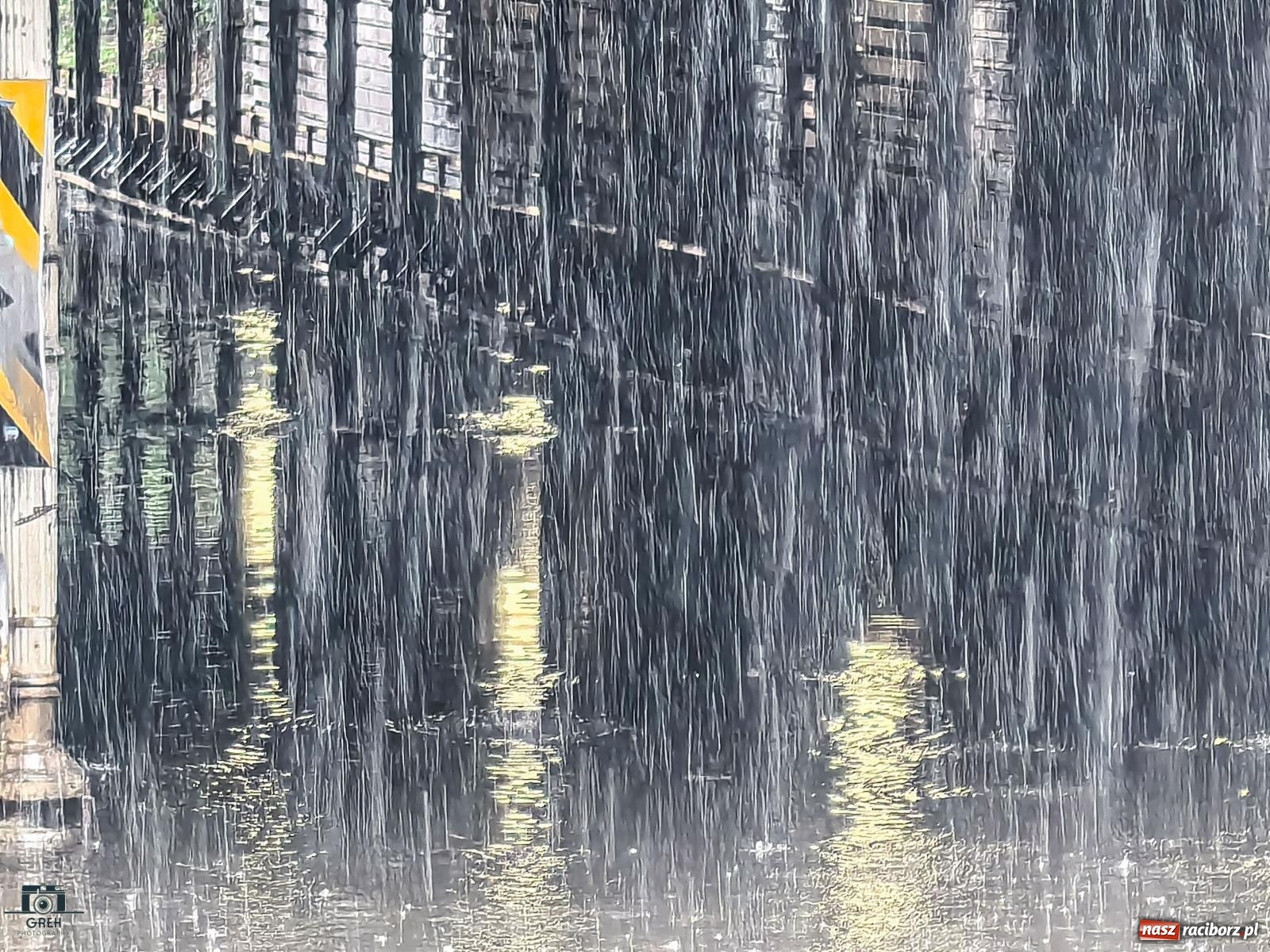 Zdjęcie w galerii na portalu naszraciborz.pl: Wiadukt Piaskowa-Kolejowa nieprzejezdny wiadomości z regionu