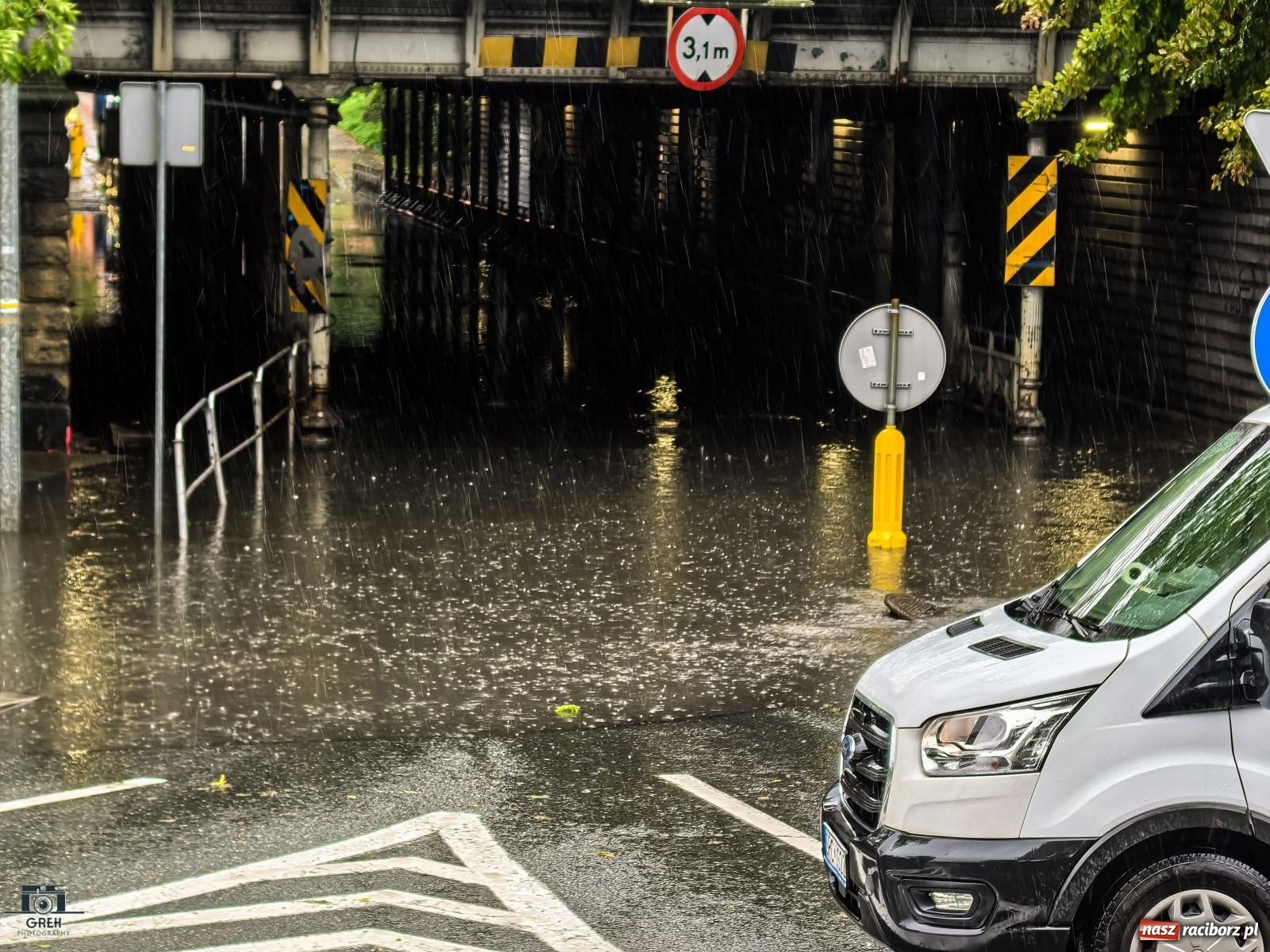 Zdjęcie w galerii na portalu naszraciborz.pl: Wiadukt Piaskowa-Kolejowa nieprzejezdny wiadomości z regionu