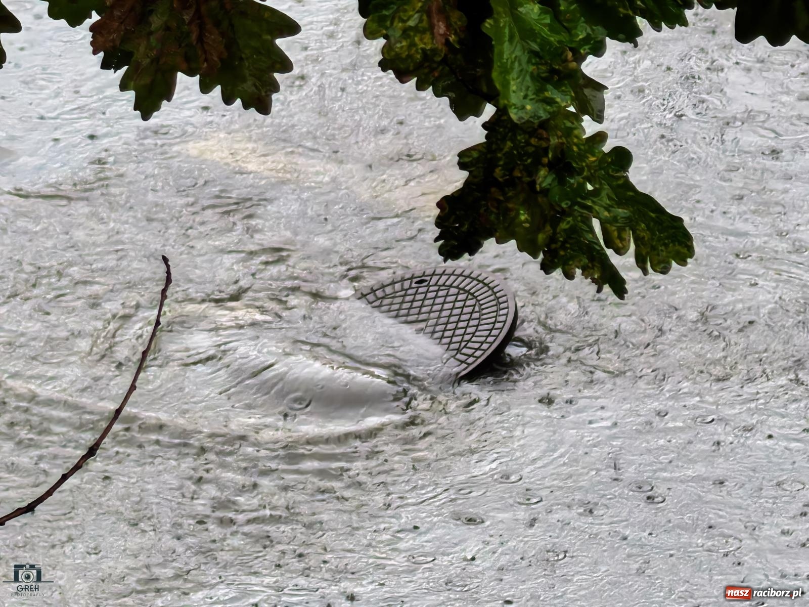 Zdjęcie w galerii na portalu naszraciborz.pl: Wiadukt Piaskowa-Kolejowa nieprzejezdny wiadomości z regionu