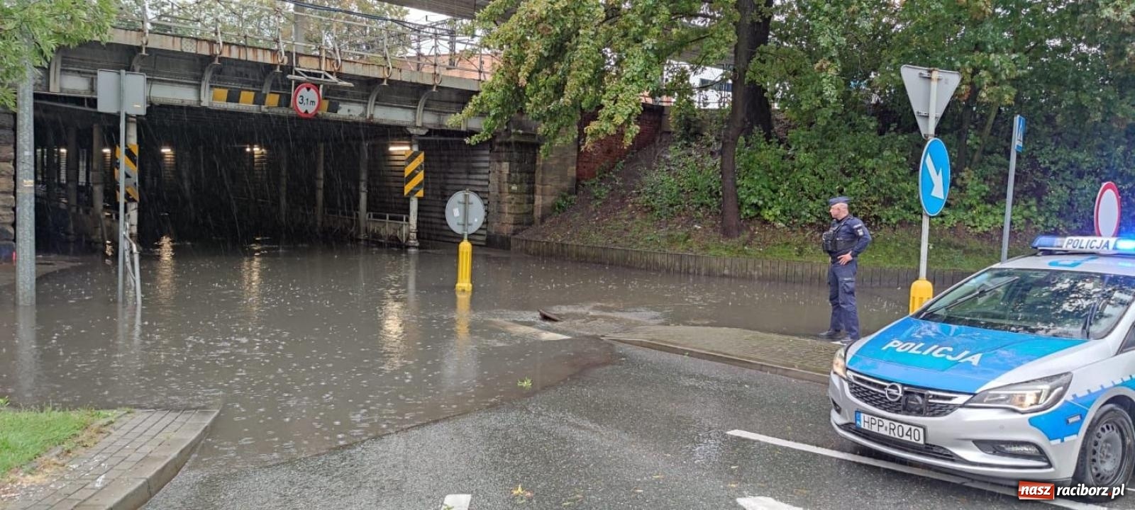 Zdjęcie w galerii na portalu naszraciborz.pl: Wiadukt Piaskowa-Kolejowa nieprzejezdny wiadomości z regionu