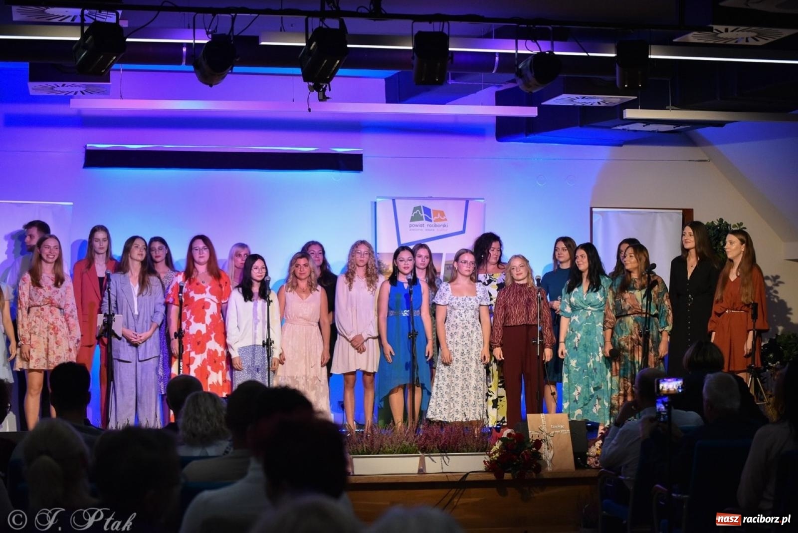 Zdjęcie w galerii na portalu naszraciborz.pl: 30-lecie zespołu Miraż w Zamku Piastowskim: Muzyczne święto w Raciborzu wiadomości z regionu