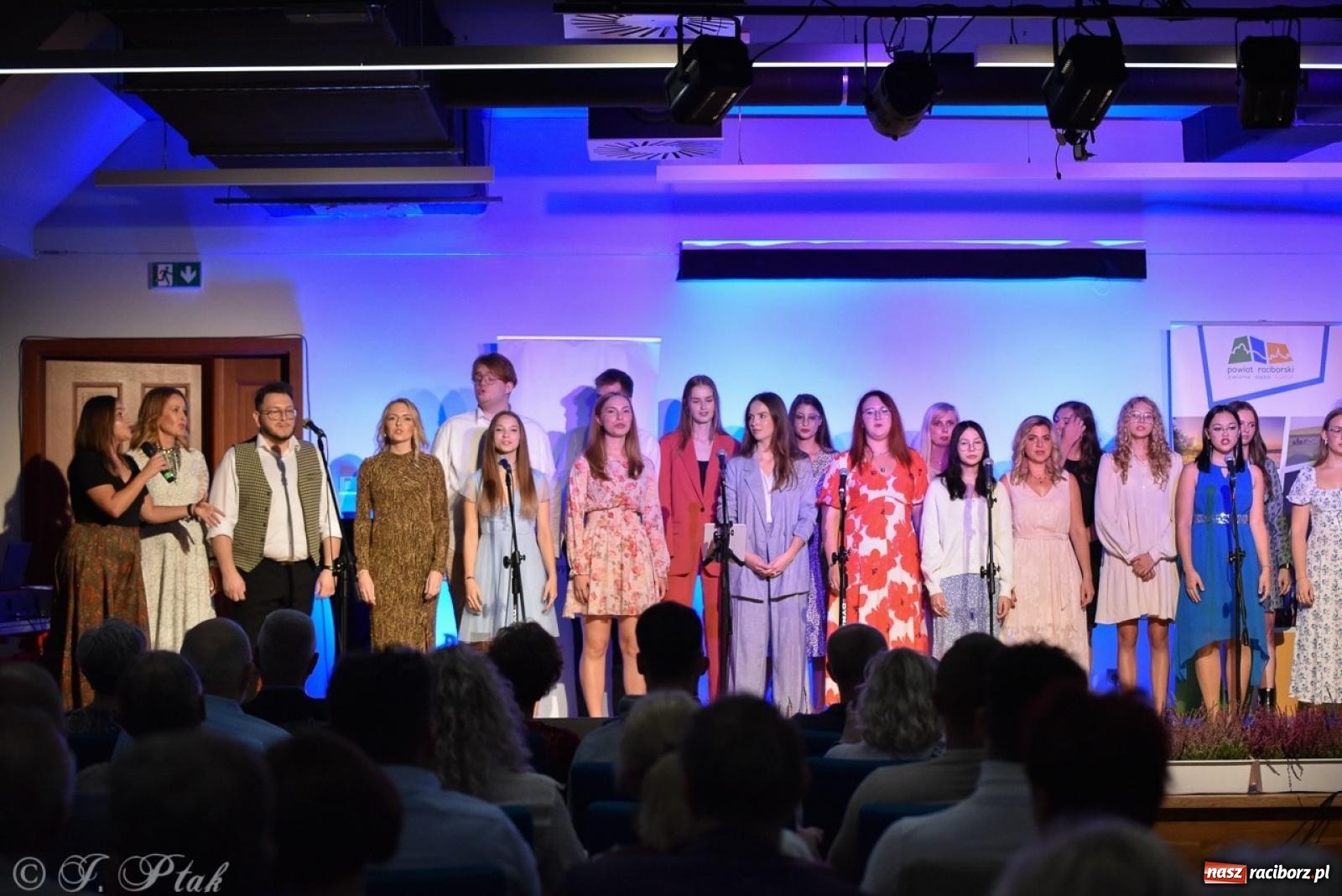 Zdjęcie w galerii na portalu naszraciborz.pl: 30-lecie zespołu Miraż w Zamku Piastowskim: Muzyczne święto w Raciborzu wiadomości z regionu