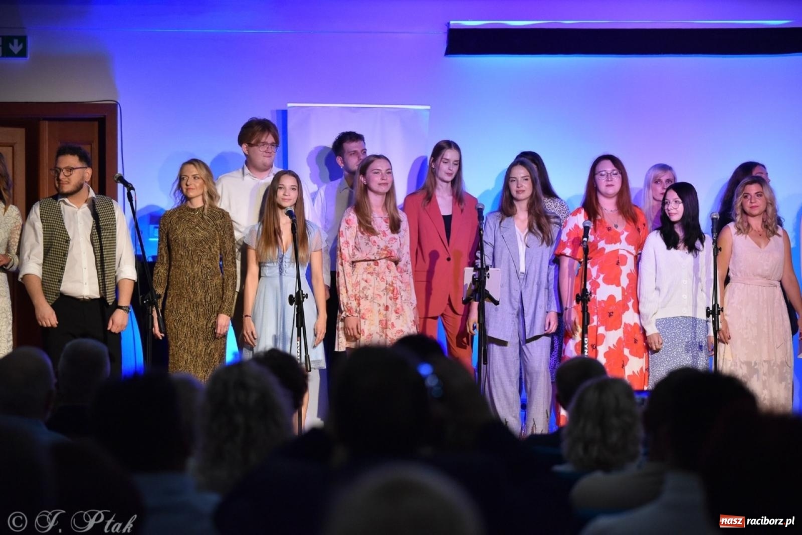 Zdjęcie w galerii na portalu naszraciborz.pl: 30-lecie zespołu Miraż w Zamku Piastowskim: Muzyczne święto w Raciborzu wiadomości z regionu