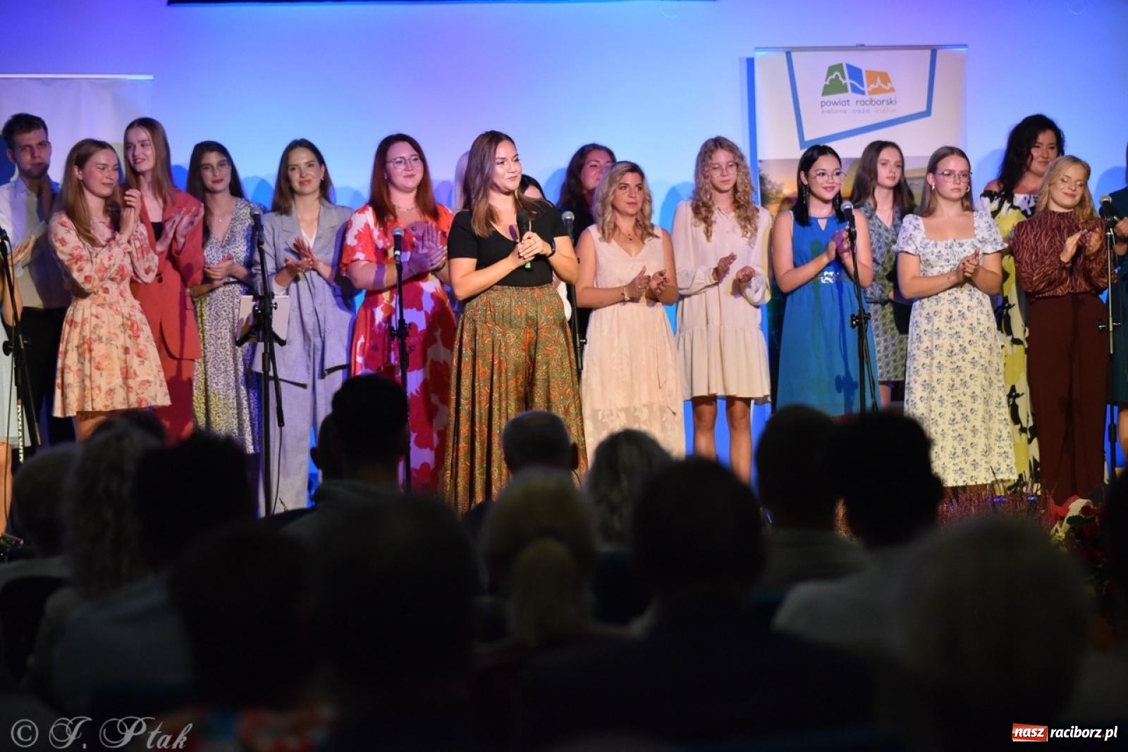 Zdjęcie w galerii na portalu naszraciborz.pl: 30-lecie zespołu Miraż w Zamku Piastowskim: Muzyczne święto w Raciborzu wiadomości z regionu