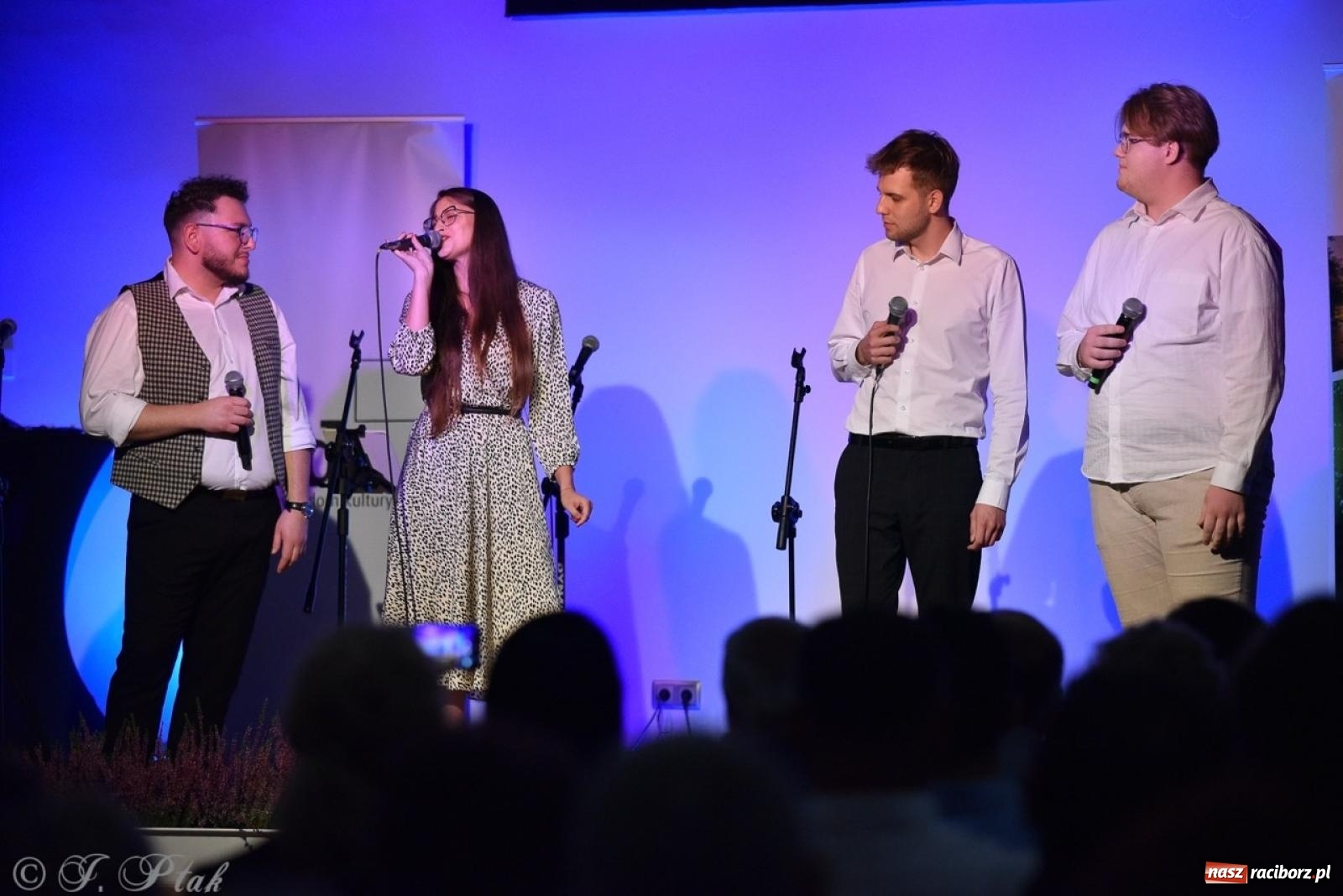 Zdjęcie w galerii na portalu naszraciborz.pl: 30-lecie zespołu Miraż w Zamku Piastowskim: Muzyczne święto w Raciborzu wiadomości z regionu