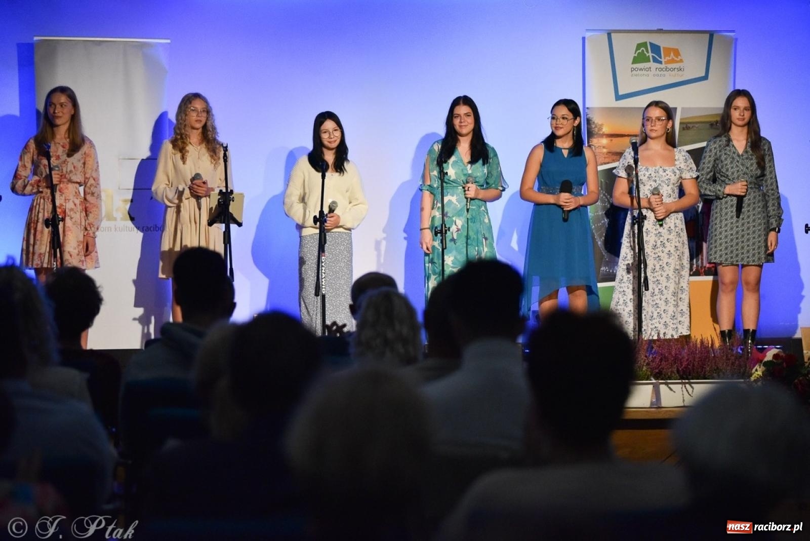 Zdjęcie w galerii na portalu naszraciborz.pl: 30-lecie zespołu Miraż w Zamku Piastowskim: Muzyczne święto w Raciborzu wiadomości z regionu