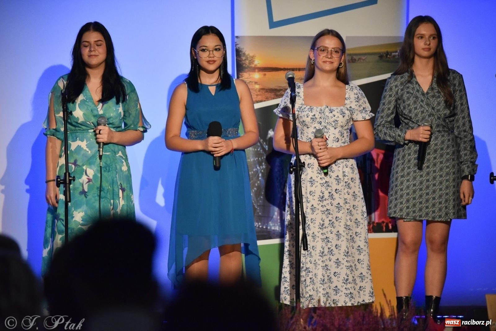 Zdjęcie w galerii na portalu naszraciborz.pl: 30-lecie zespołu Miraż w Zamku Piastowskim: Muzyczne święto w Raciborzu wiadomości z regionu