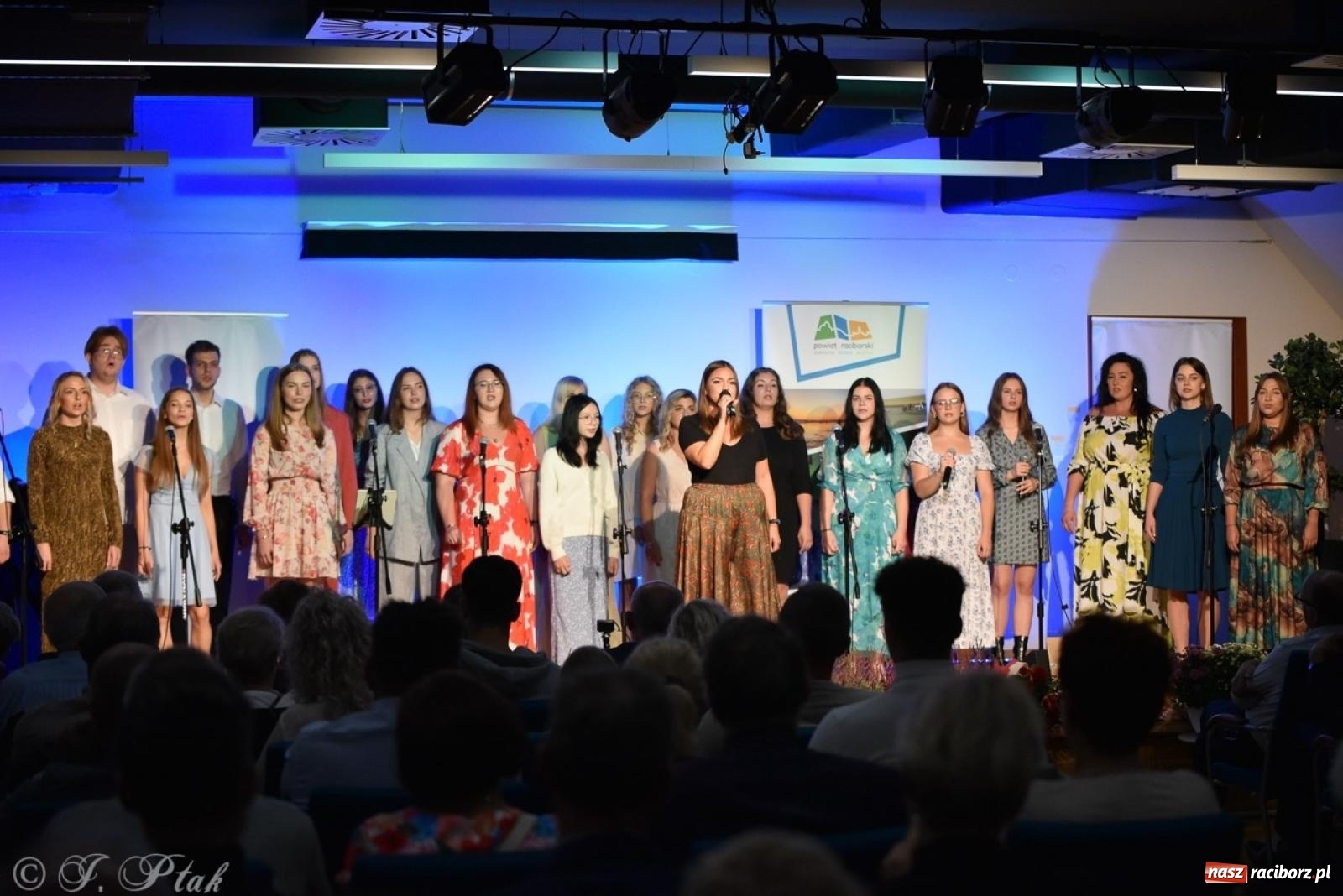 Zdjęcie w galerii na portalu naszraciborz.pl: 30-lecie zespołu Miraż w Zamku Piastowskim: Muzyczne święto w Raciborzu wiadomości z regionu