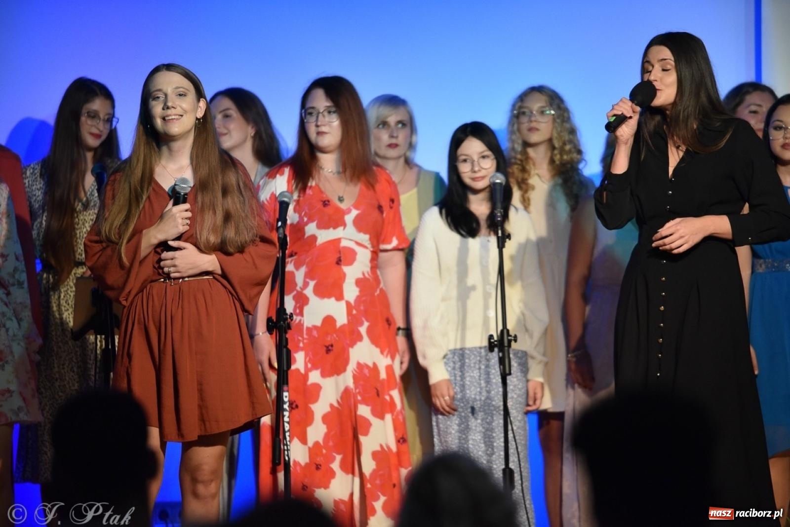 Zdjęcie w galerii na portalu naszraciborz.pl: 30-lecie zespołu Miraż w Zamku Piastowskim: Muzyczne święto w Raciborzu wiadomości z regionu