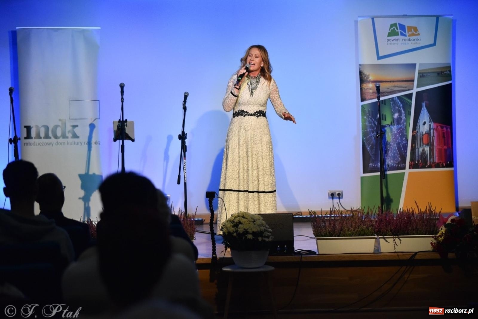 Zdjęcie w galerii na portalu naszraciborz.pl: 30-lecie zespołu Miraż w Zamku Piastowskim: Muzyczne święto w Raciborzu wiadomości z regionu