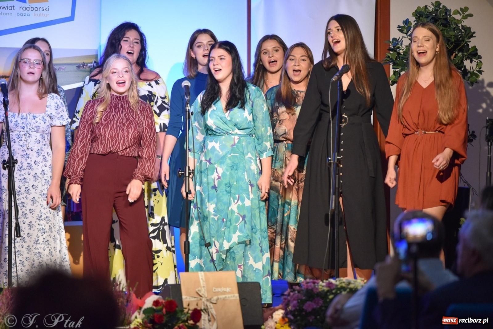 Zdjęcie w galerii na portalu naszraciborz.pl: 30-lecie zespołu Miraż w Zamku Piastowskim: Muzyczne święto w Raciborzu wiadomości z regionu