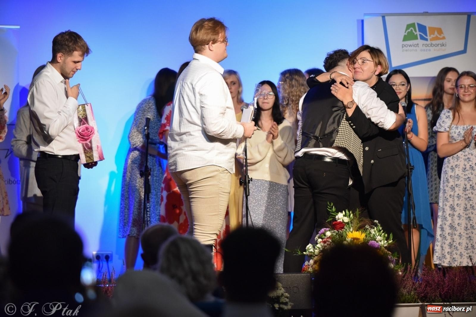 Zdjęcie w galerii na portalu naszraciborz.pl: 30-lecie zespołu Miraż w Zamku Piastowskim: Muzyczne święto w Raciborzu wiadomości z regionu