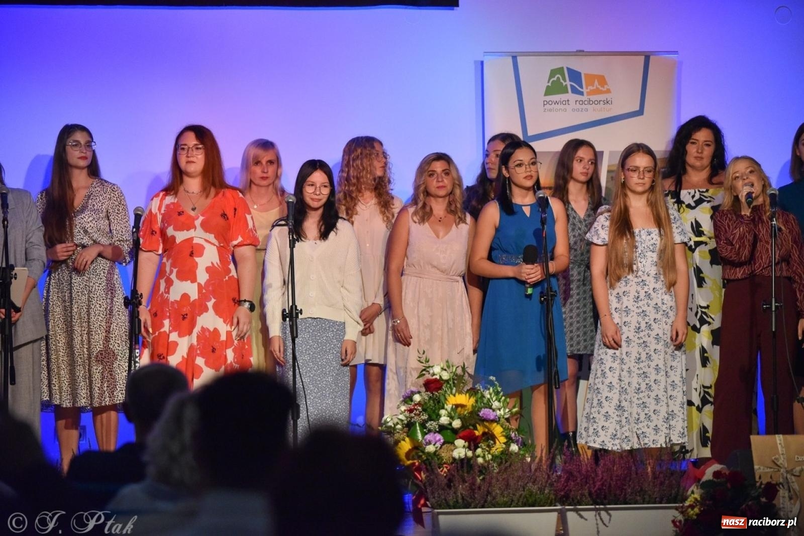 Zdjęcie w galerii na portalu naszraciborz.pl: 30-lecie zespołu Miraż w Zamku Piastowskim: Muzyczne święto w Raciborzu wiadomości z regionu