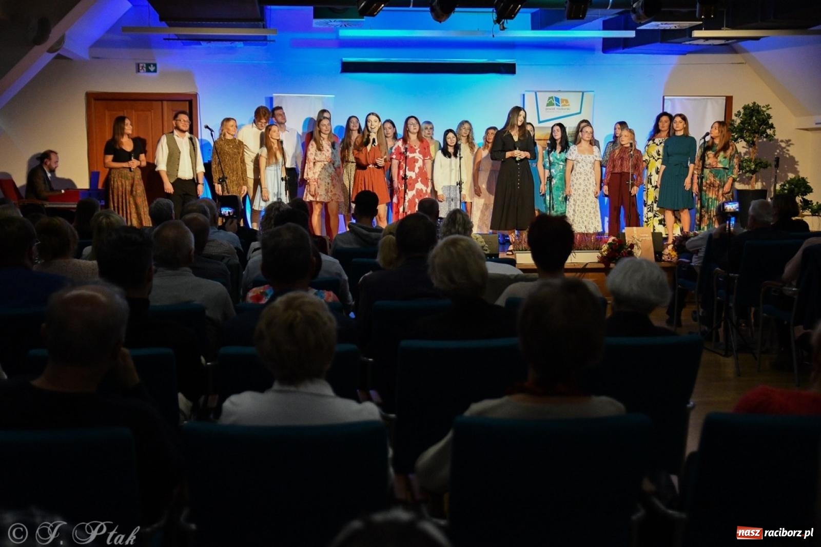 Zdjęcie w galerii na portalu naszraciborz.pl: 30-lecie zespołu Miraż w Zamku Piastowskim: Muzyczne święto w Raciborzu wiadomości z regionu