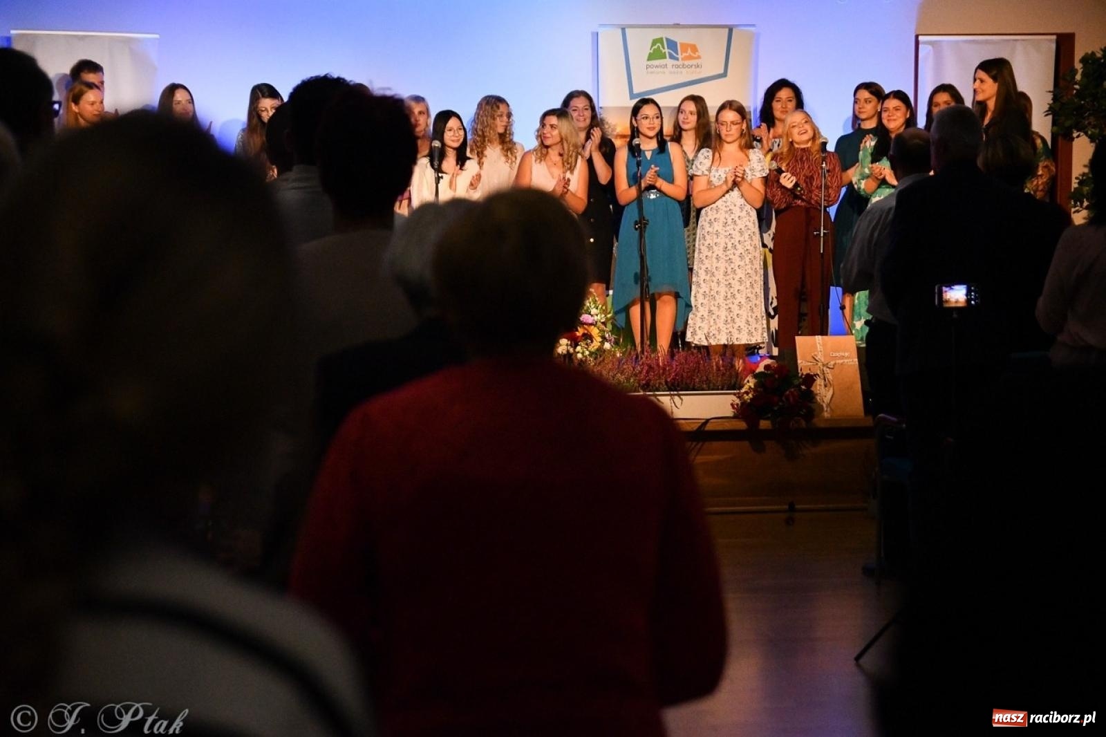 Zdjęcie w galerii na portalu naszraciborz.pl: 30-lecie zespołu Miraż w Zamku Piastowskim: Muzyczne święto w Raciborzu wiadomości z regionu