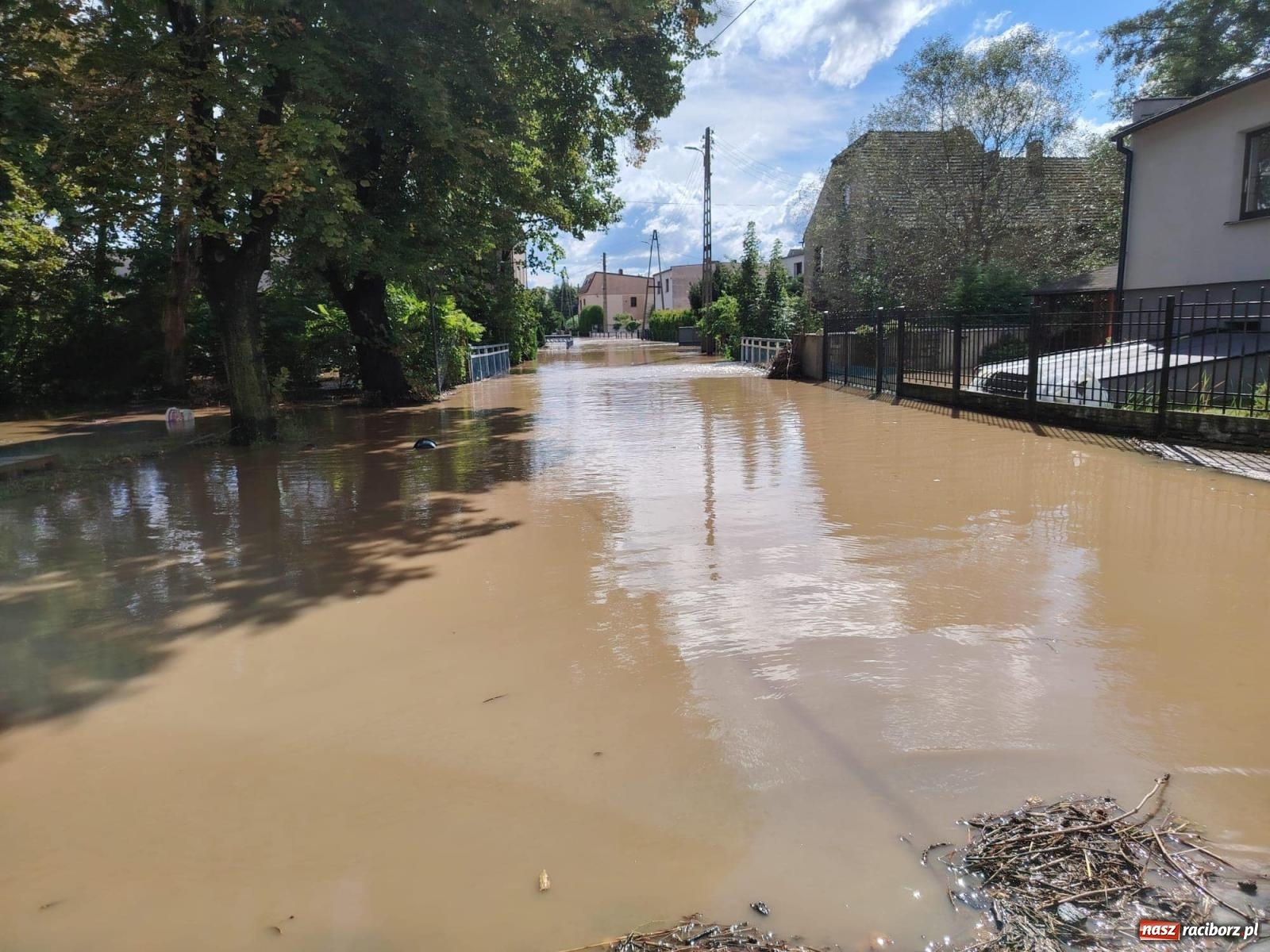 Zdjęcie w galerii na portalu naszraciborz.pl: Powódź w Krzanowicach: dramatyczne wydarzenia nad ranem 15 września [FOTO i WIDEO] wiadomości z regionu