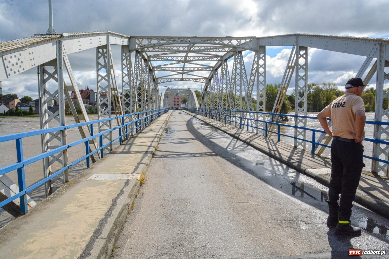 Zdjęcie w galerii na portalu naszraciborz.pl: Powódź zagraża Chałupkom i Boguminowi – ewakuacja mieszkańców i intensywna akcja ratunkowa [FOTO i WIDEO] wiadomości z regionu