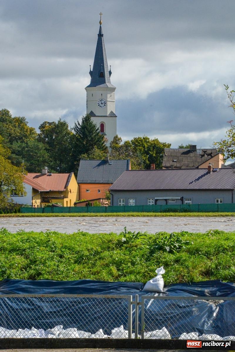 Zdjęcie w galerii na portalu naszraciborz.pl: Powódź zagraża Chałupkom i Boguminowi – ewakuacja mieszkańców i intensywna akcja ratunkowa [FOTO i WIDEO] wiadomości z regionu
