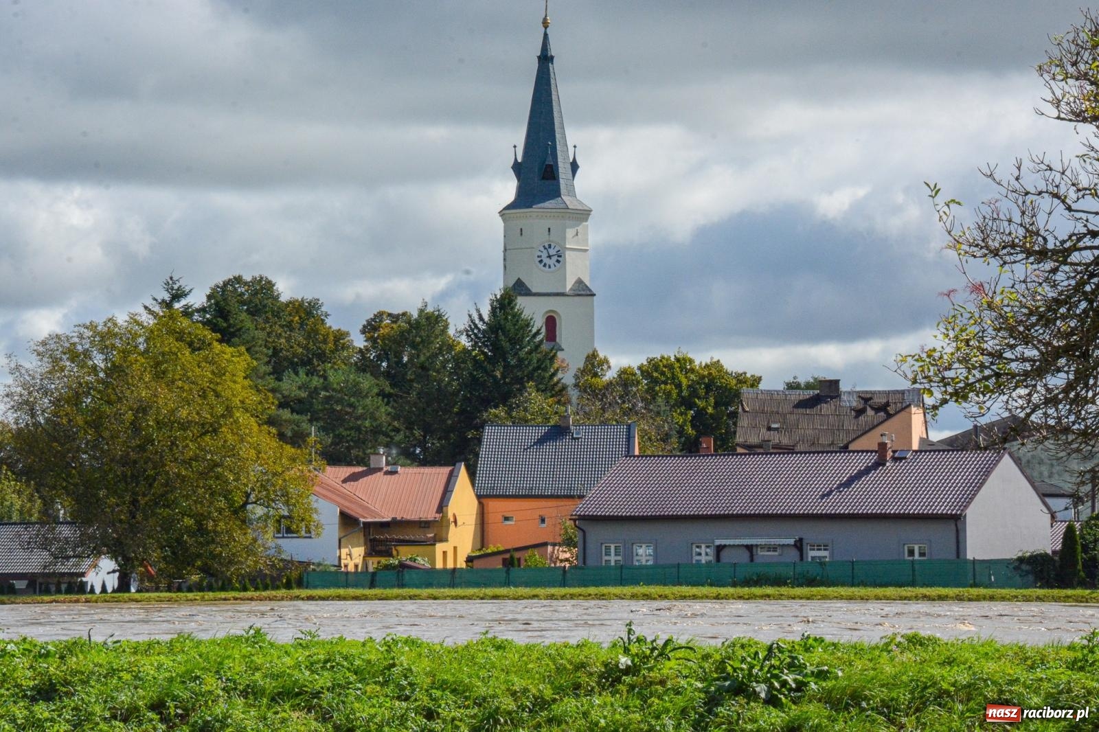 Zdjęcie w galerii na portalu naszraciborz.pl: Powódź zagraża Chałupkom i Boguminowi – ewakuacja mieszkańców i intensywna akcja ratunkowa [FOTO i WIDEO] wiadomości z regionu