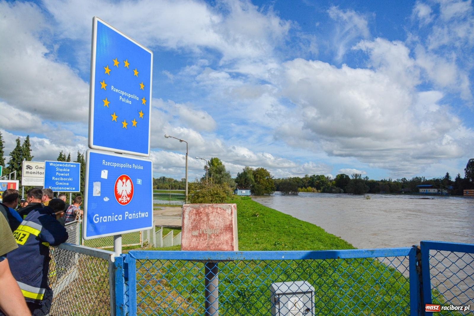 Zdjęcie w galerii na portalu naszraciborz.pl: Powódź zagraża Chałupkom i Boguminowi – ewakuacja mieszkańców i intensywna akcja ratunkowa [FOTO i WIDEO] wiadomości z regionu