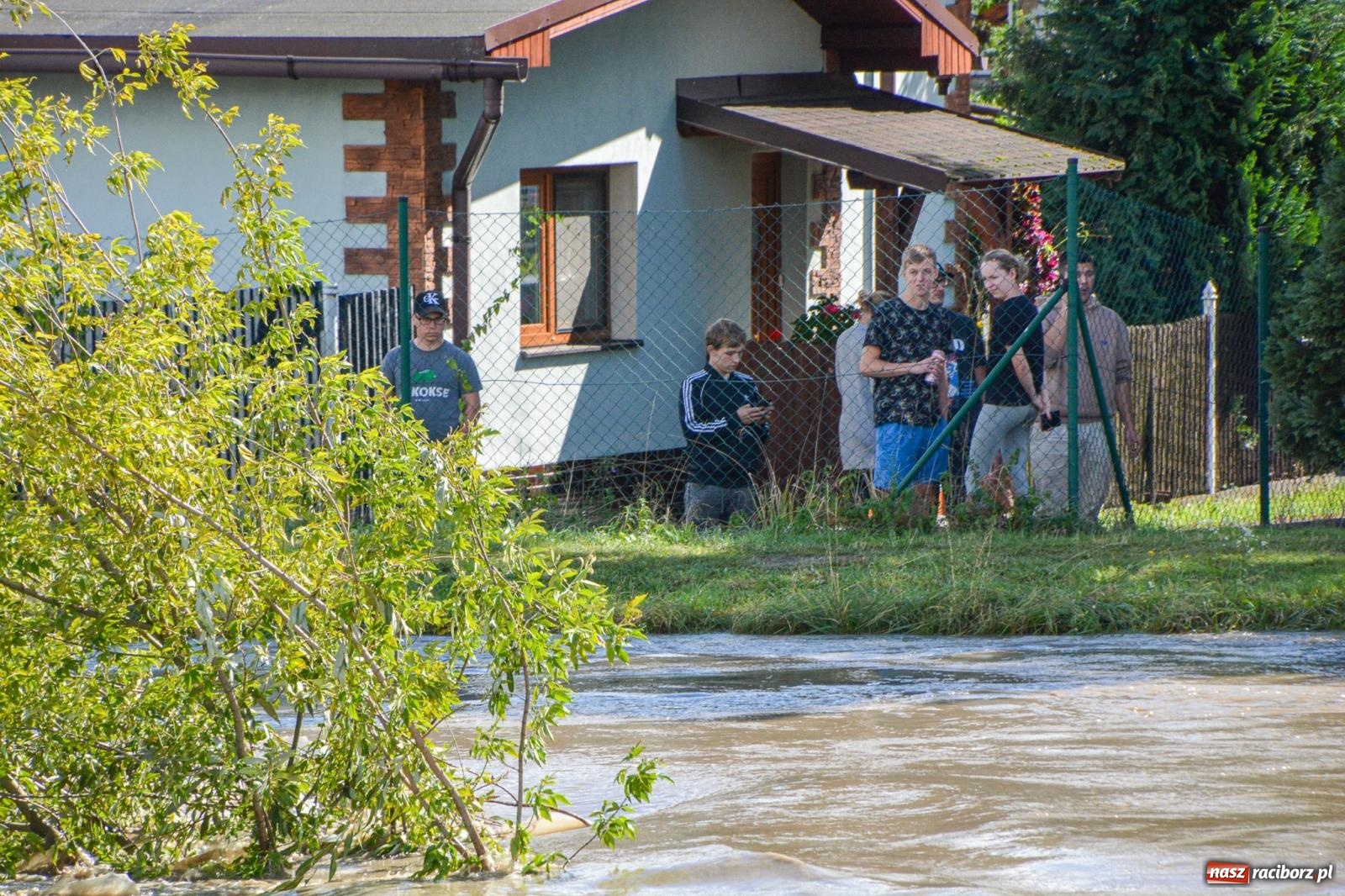 Zdjęcie w galerii na portalu naszraciborz.pl: Powódź zagraża Chałupkom i Boguminowi – ewakuacja mieszkańców i intensywna akcja ratunkowa [FOTO i WIDEO] wiadomości z regionu