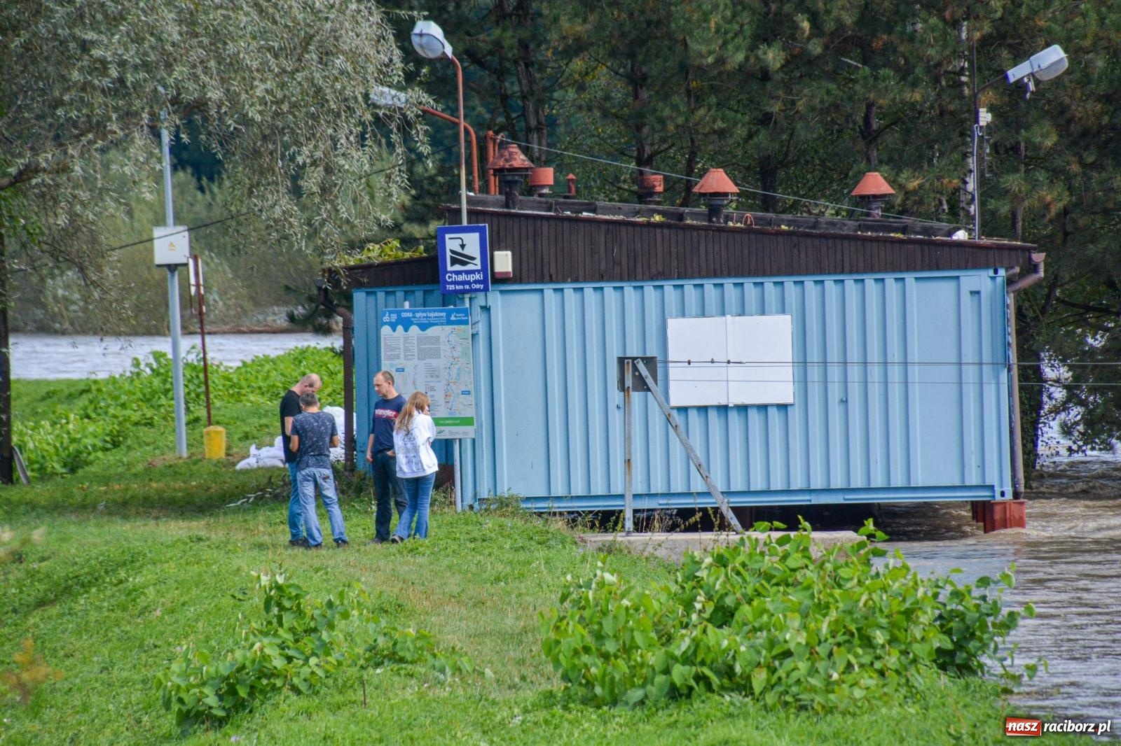 Zdjęcie w galerii na portalu naszraciborz.pl: Powódź zagraża Chałupkom i Boguminowi – ewakuacja mieszkańców i intensywna akcja ratunkowa [FOTO i WIDEO] wiadomości z regionu