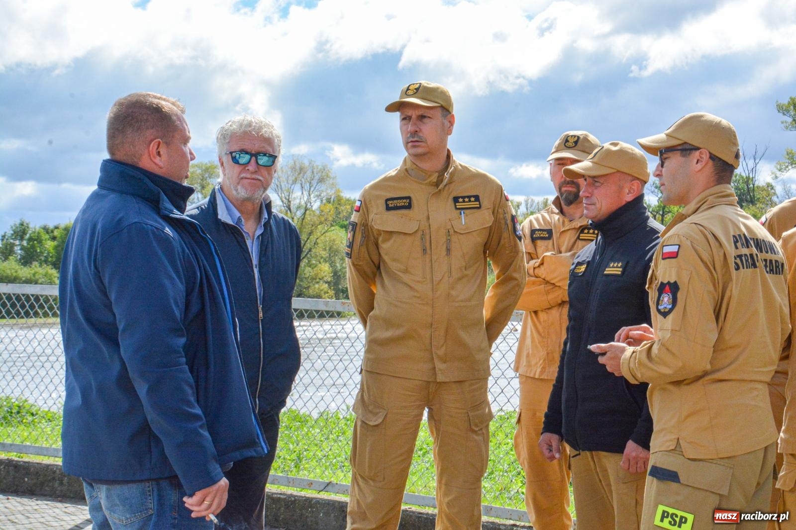 Zdjęcie w galerii na portalu naszraciborz.pl: Powódź zagraża Chałupkom i Boguminowi – ewakuacja mieszkańców i intensywna akcja ratunkowa [FOTO i WIDEO] wiadomości z regionu