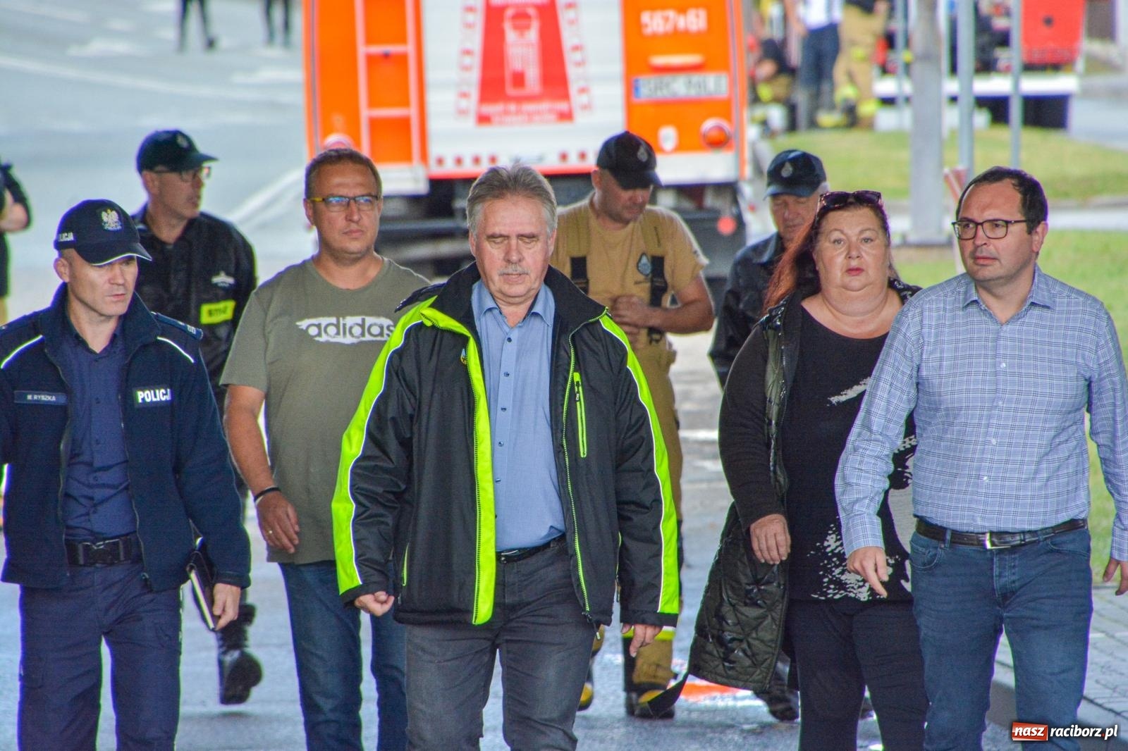 Zdjęcie w galerii na portalu naszraciborz.pl: Powódź zagraża Chałupkom i Boguminowi – ewakuacja mieszkańców i intensywna akcja ratunkowa [FOTO i WIDEO] wiadomości z regionu