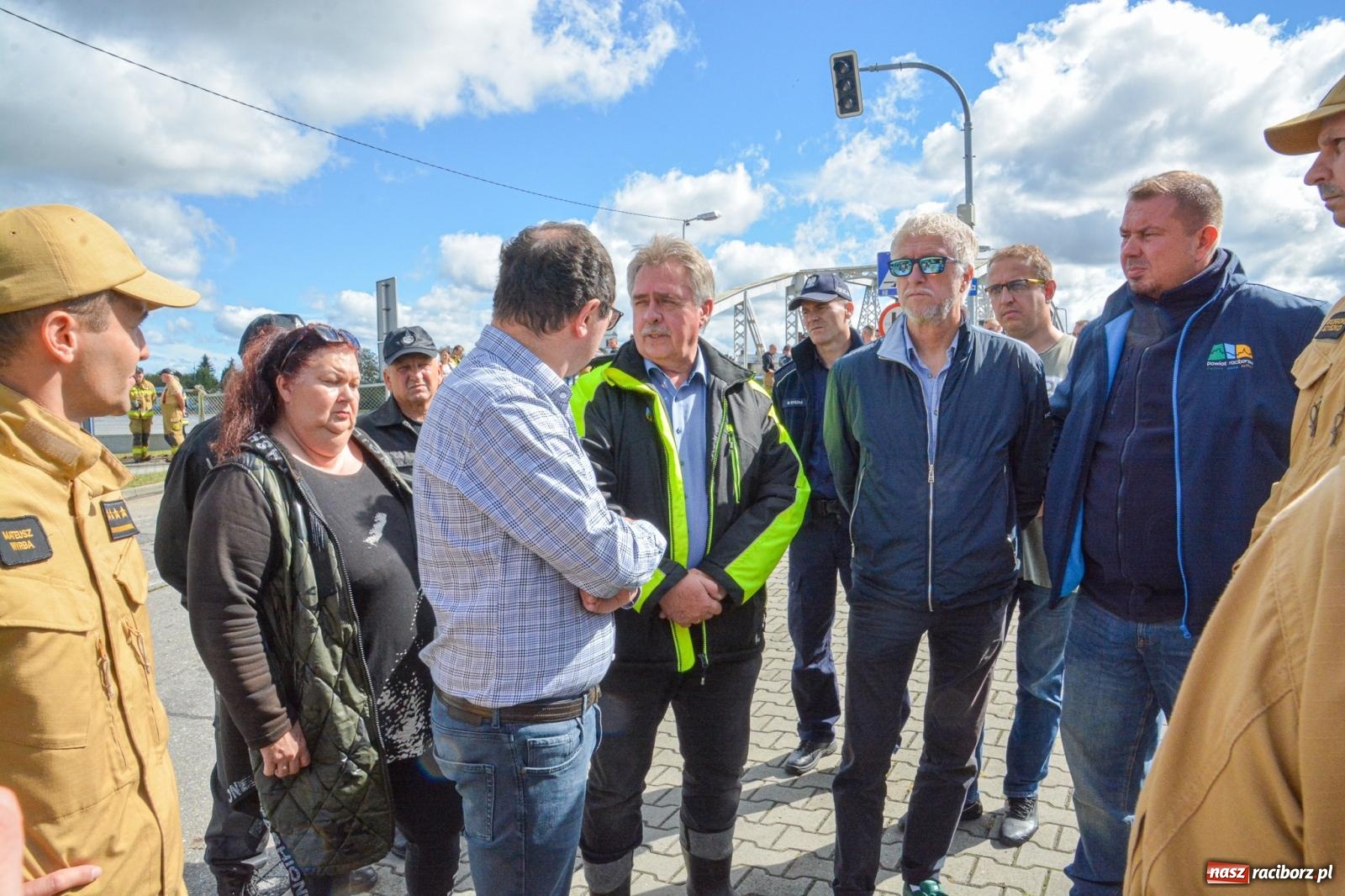 Zdjęcie w galerii na portalu naszraciborz.pl: Powódź zagraża Chałupkom i Boguminowi – ewakuacja mieszkańców i intensywna akcja ratunkowa [FOTO i WIDEO] wiadomości z regionu