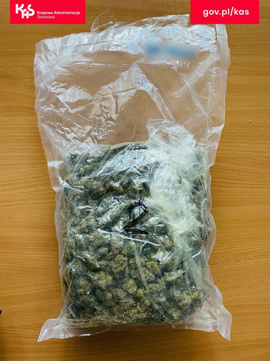 Zdjęcie w galerii na portalu naszraciborz.pl: Marihuana w przesyłce z USA. KAS zabezpieczyła ponad pół kilograma narkotyku wiadomości z regionu