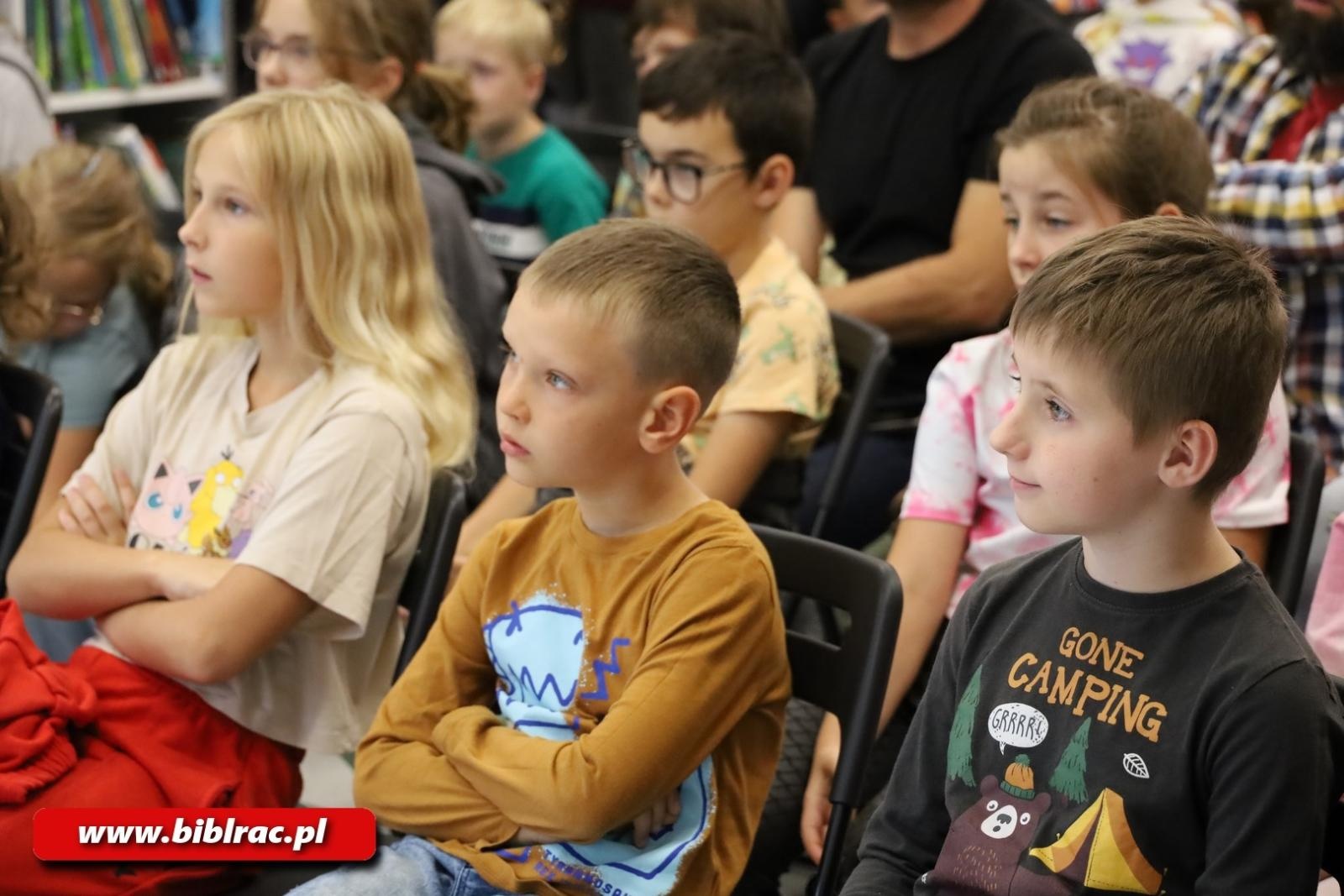 Zdjęcie w galerii na portalu naszraciborz.pl: Klub Ojca w raciborskiej bibliotece sposobem na deszczową sobotę wiadomości z regionu
