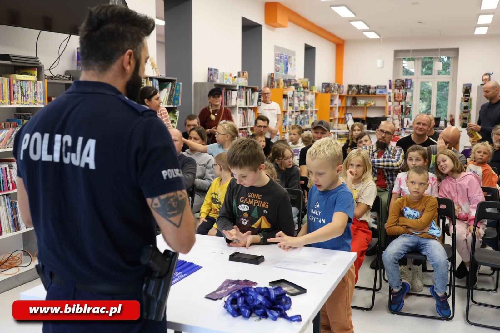 Zdjęcie w galerii na portalu naszraciborz.pl: Klub Ojca w raciborskiej bibliotece sposobem na deszczową sobotę wiadomości z regionu