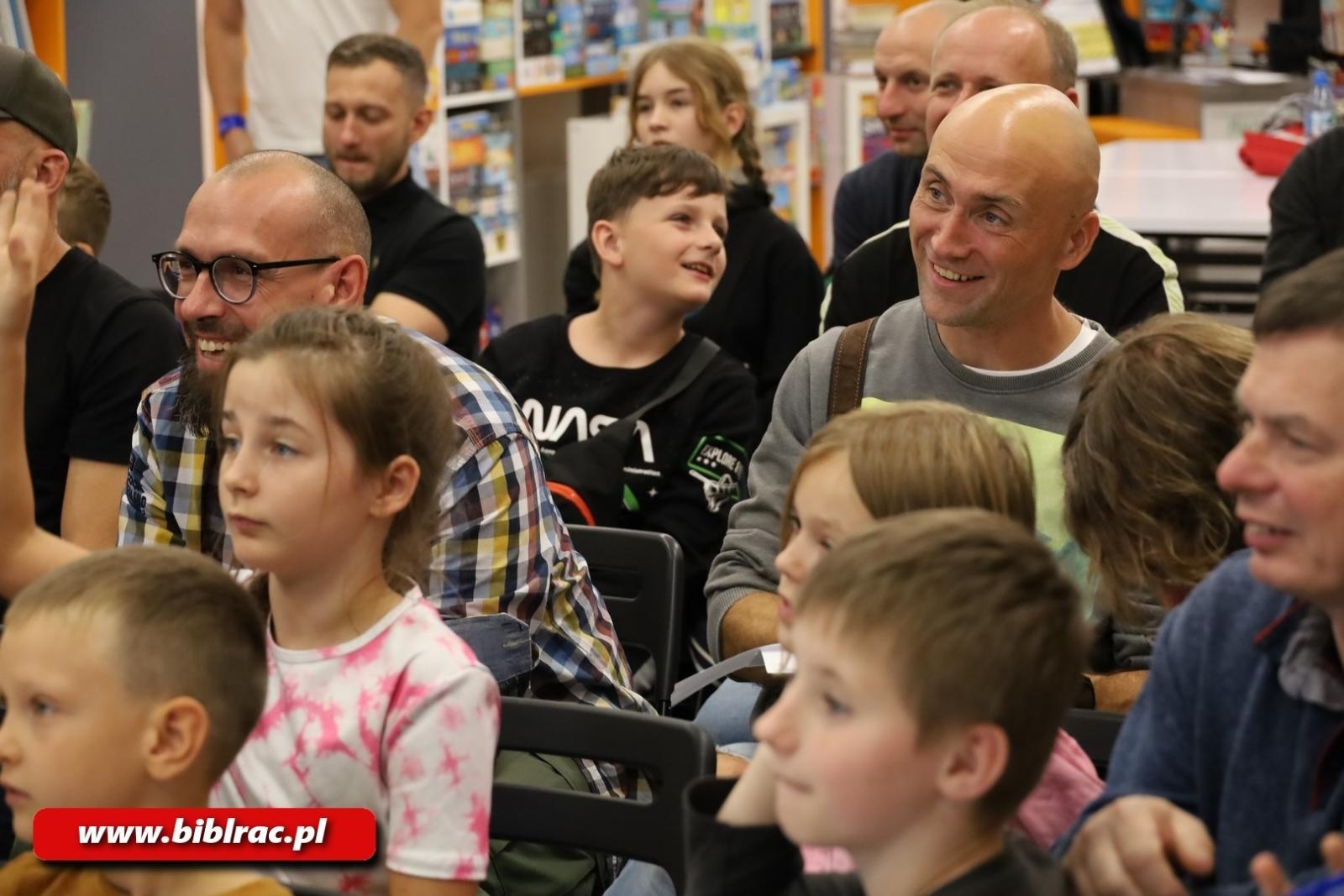 Zdjęcie w galerii na portalu naszraciborz.pl: Klub Ojca w raciborskiej bibliotece sposobem na deszczową sobotę wiadomości z regionu