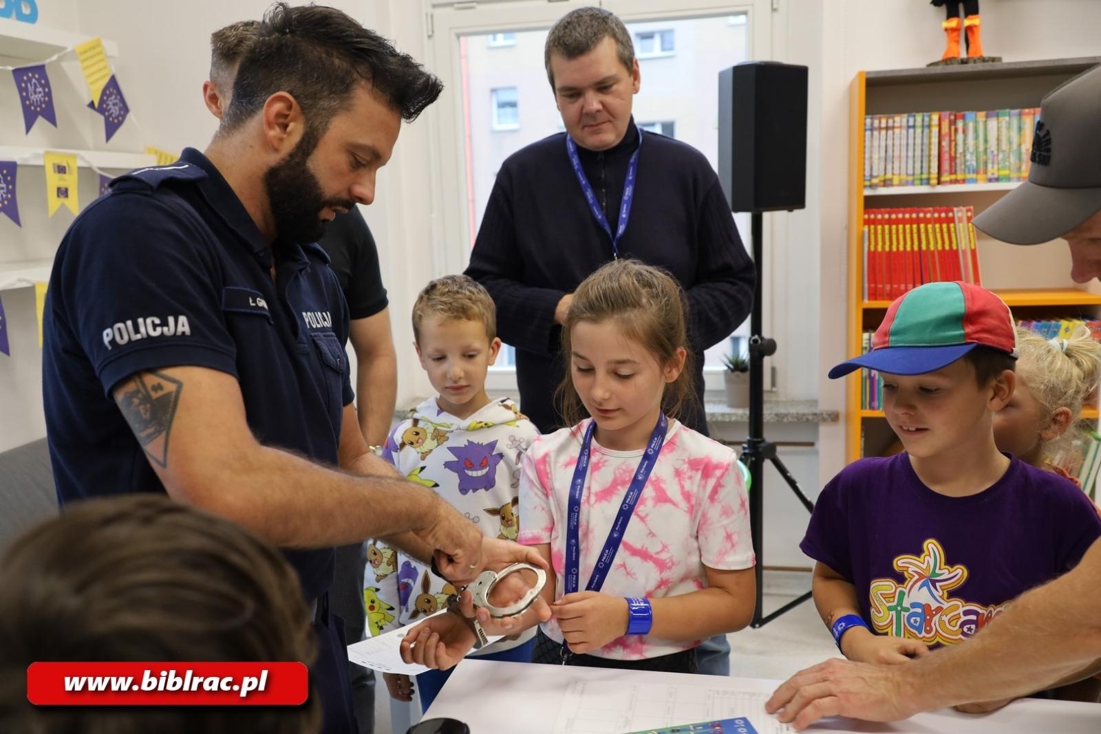 Zdjęcie w galerii na portalu naszraciborz.pl: Klub Ojca w raciborskiej bibliotece sposobem na deszczową sobotę wiadomości z regionu