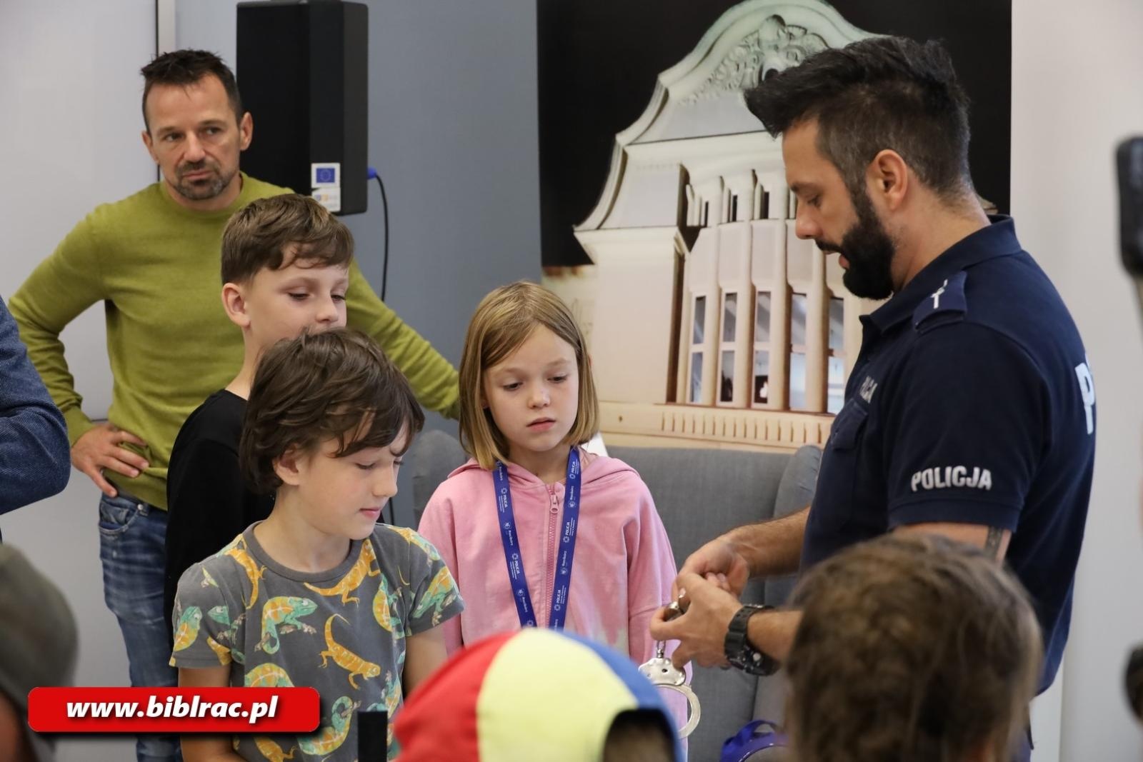 Zdjęcie w galerii na portalu naszraciborz.pl: Klub Ojca w raciborskiej bibliotece sposobem na deszczową sobotę wiadomości z regionu
