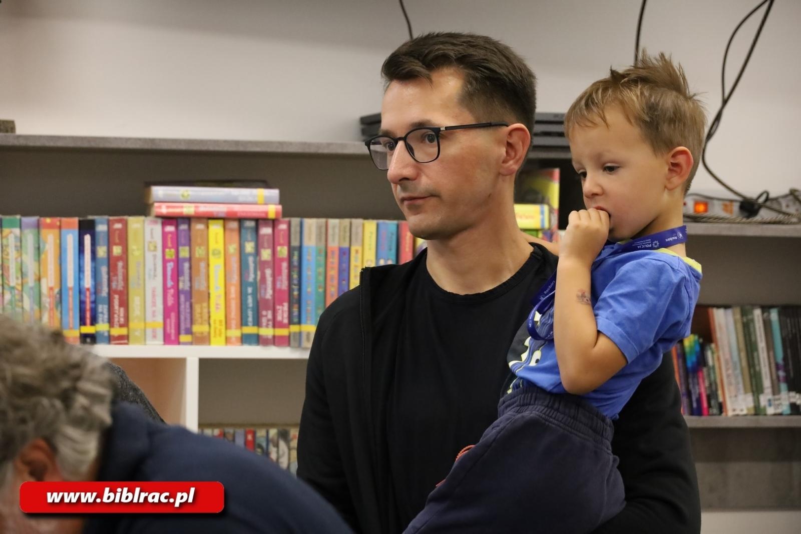 Zdjęcie w galerii na portalu naszraciborz.pl: Klub Ojca w raciborskiej bibliotece sposobem na deszczową sobotę wiadomości z regionu