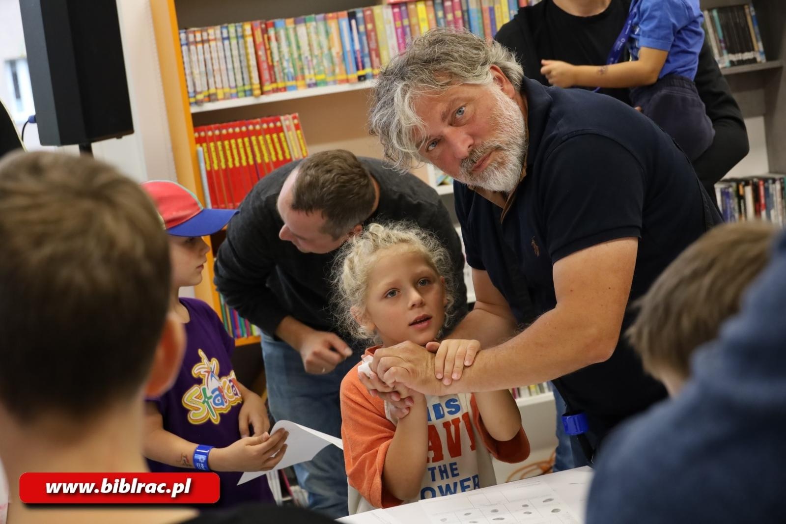 Zdjęcie w galerii na portalu naszraciborz.pl: Klub Ojca w raciborskiej bibliotece sposobem na deszczową sobotę wiadomości z regionu