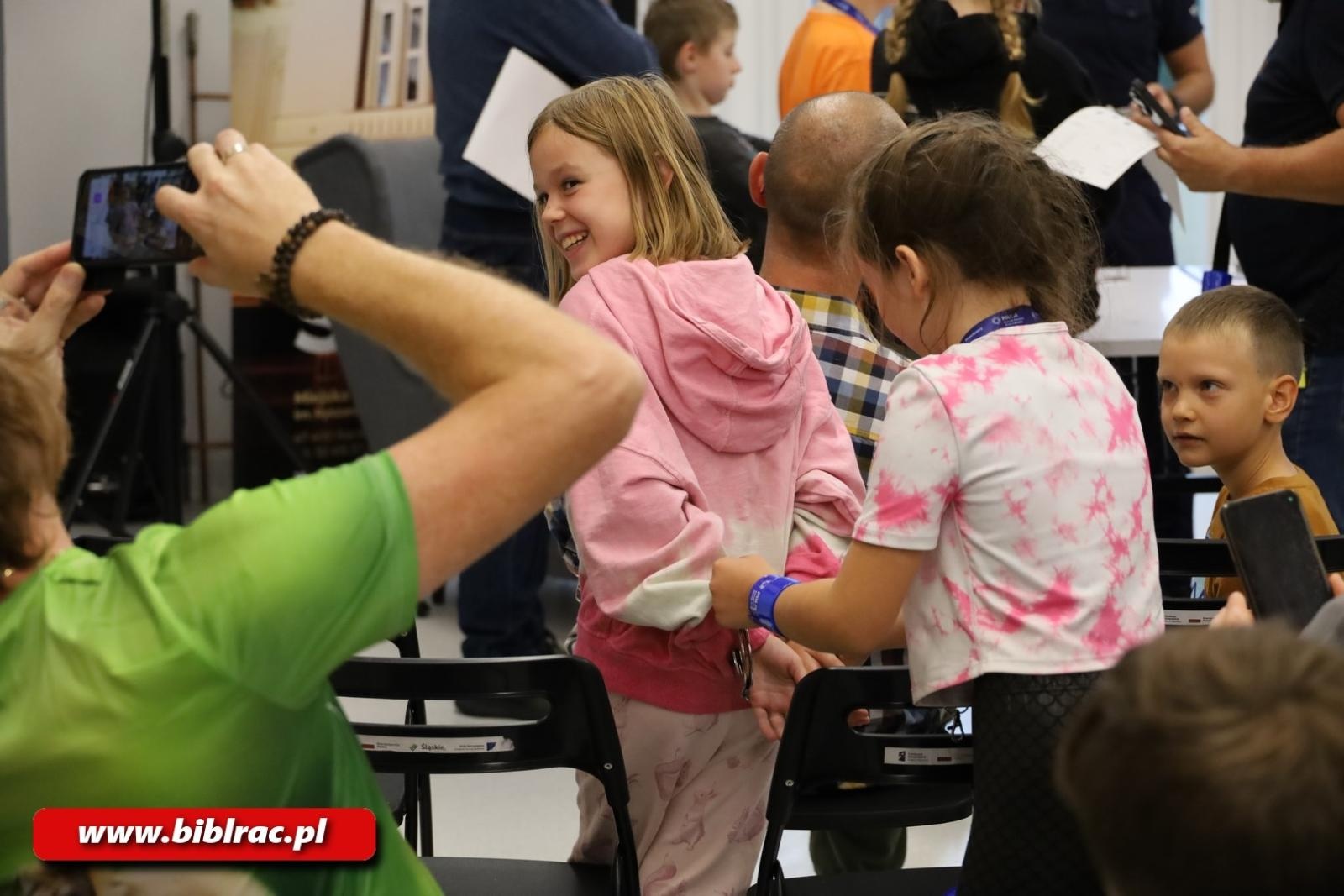 Zdjęcie w galerii na portalu naszraciborz.pl: Klub Ojca w raciborskiej bibliotece sposobem na deszczową sobotę wiadomości z regionu