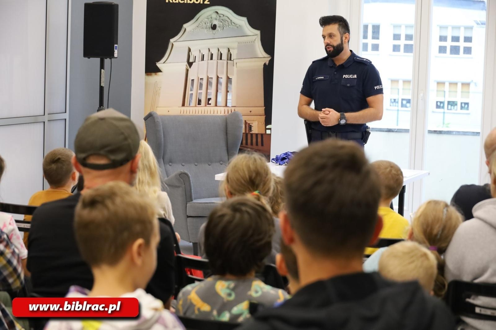 Zdjęcie w galerii na portalu naszraciborz.pl: Klub Ojca w raciborskiej bibliotece sposobem na deszczową sobotę wiadomości z regionu