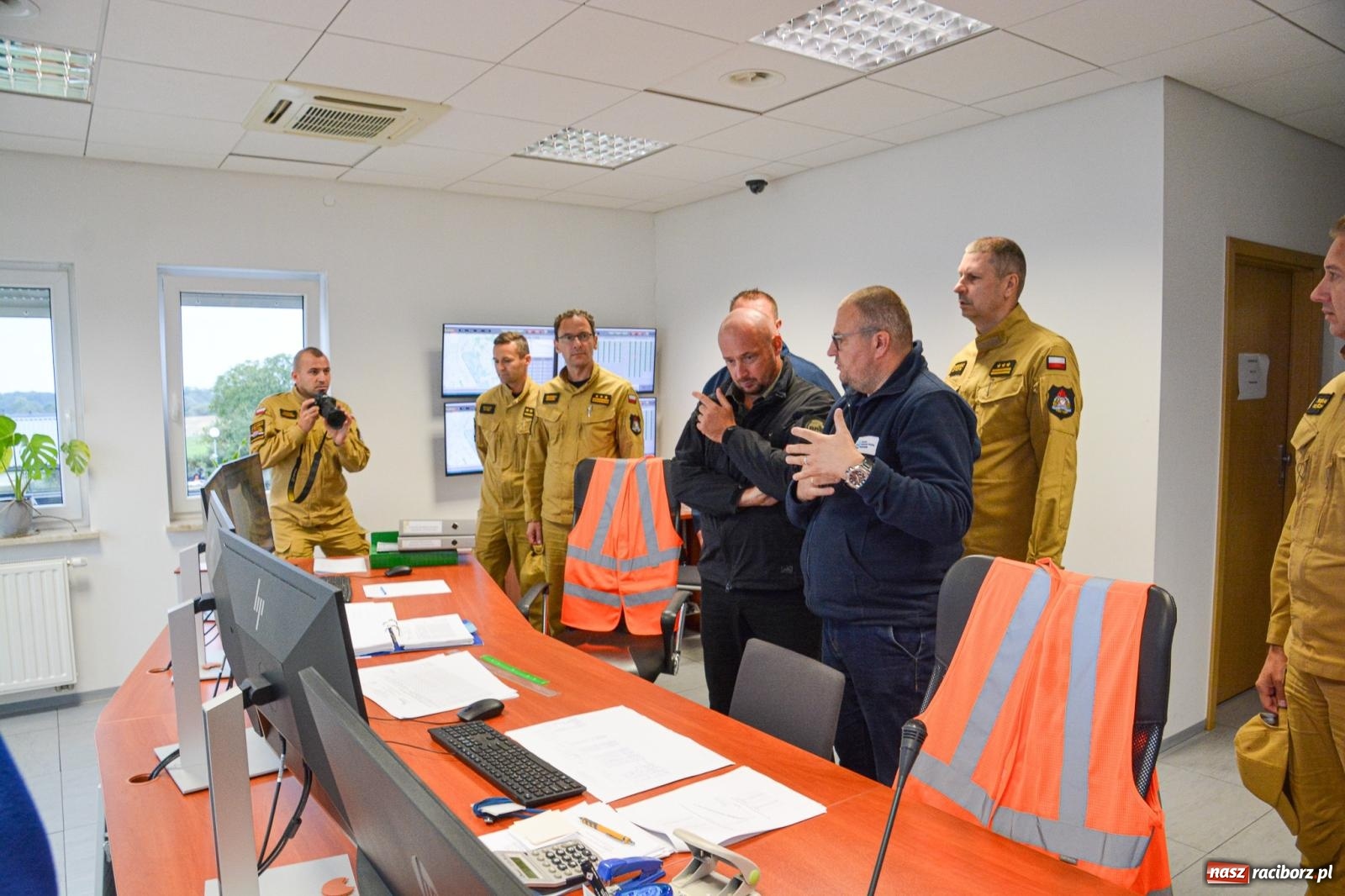 Zdjęcie w galerii na portalu naszraciborz.pl: Szef Biura Bezpieczeństwa Narodowego Kancelarii Prezydenta RP wizytował zbiornik Racibórz wiadomości z regionu