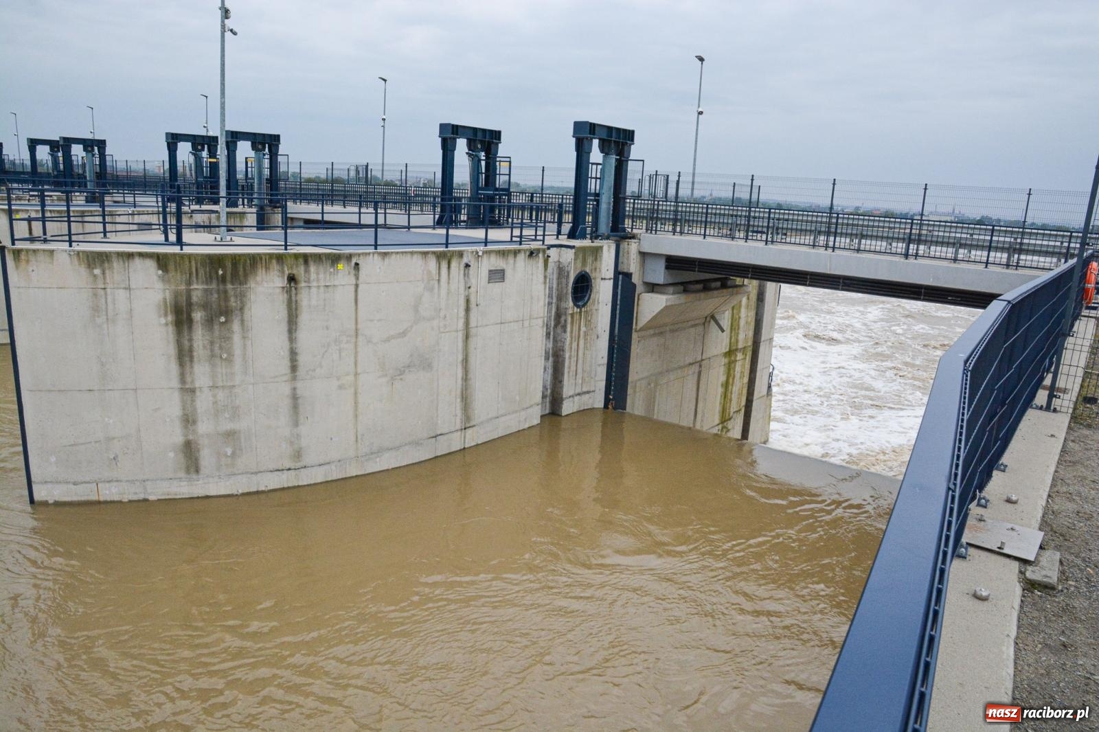 Zdjęcie w galerii na portalu naszraciborz.pl: Szef Biura Bezpieczeństwa Narodowego Kancelarii Prezydenta RP wizytował zbiornik Racibórz wiadomości z regionu