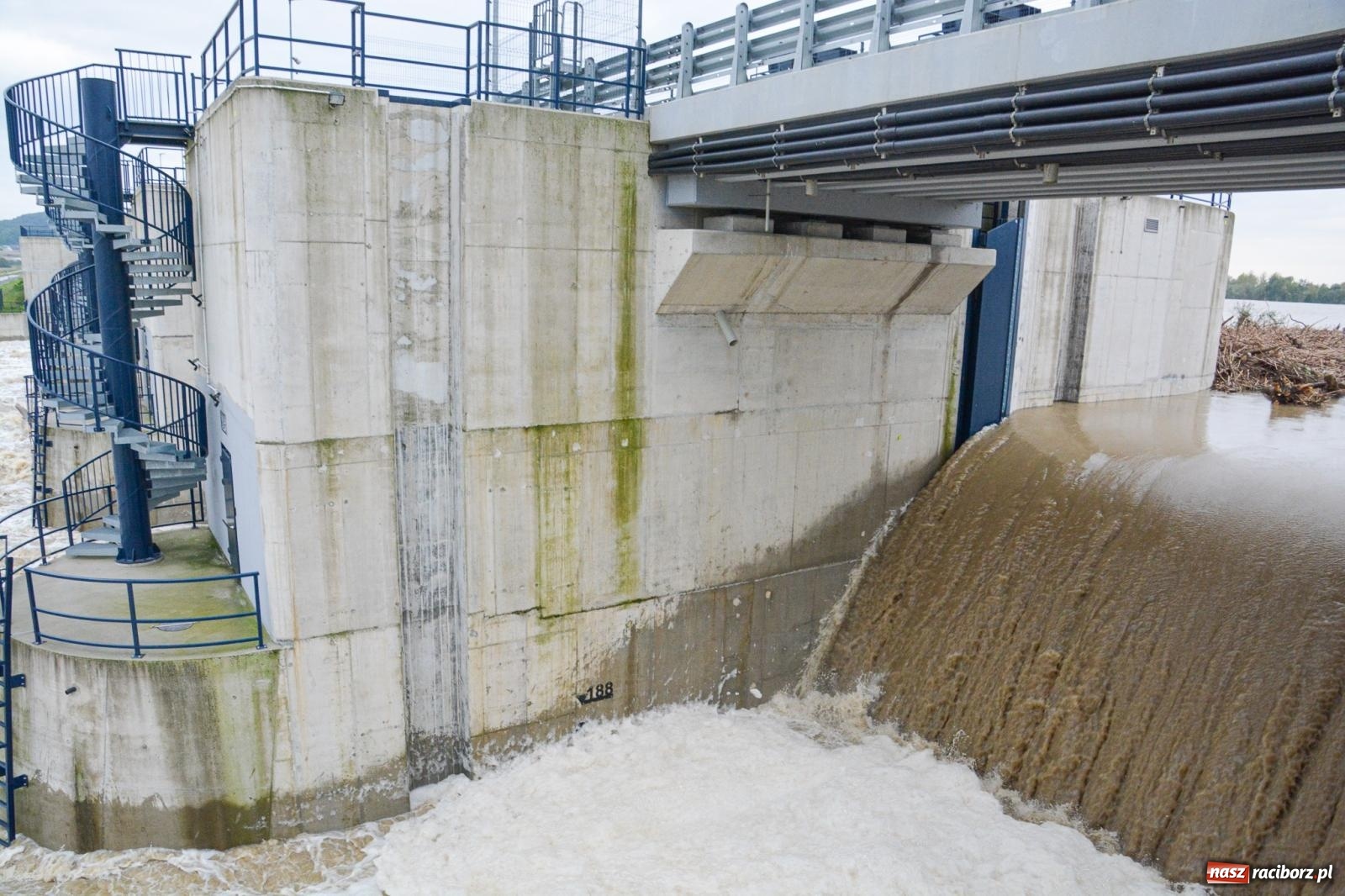 Zdjęcie w galerii na portalu naszraciborz.pl: Szef Biura Bezpieczeństwa Narodowego Kancelarii Prezydenta RP wizytował zbiornik Racibórz wiadomości z regionu