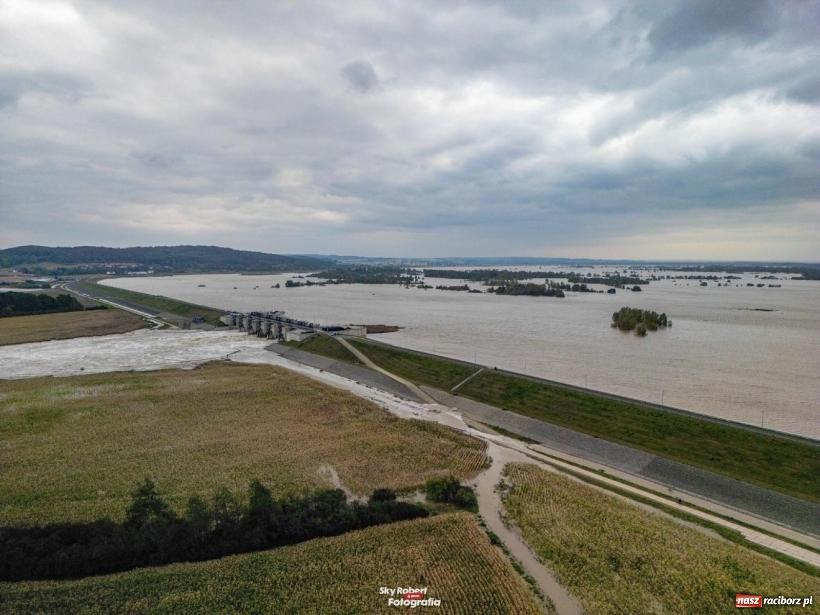 Zdjęcie w galerii na portalu naszraciborz.pl: Szef Biura Bezpieczeństwa Narodowego Kancelarii Prezydenta RP wizytował zbiornik Racibórz wiadomości z regionu