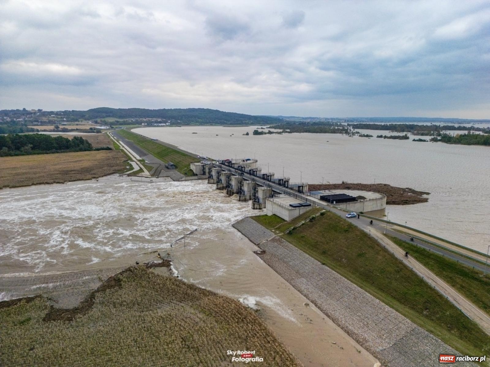 Zdjęcie w galerii na portalu naszraciborz.pl: Szef Biura Bezpieczeństwa Narodowego Kancelarii Prezydenta RP wizytował zbiornik Racibórz wiadomości z regionu