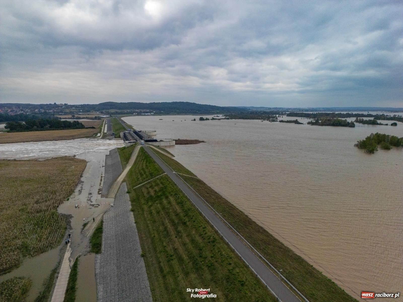 Zdjęcie w galerii na portalu naszraciborz.pl: Szef Biura Bezpieczeństwa Narodowego Kancelarii Prezydenta RP wizytował zbiornik Racibórz wiadomości z regionu