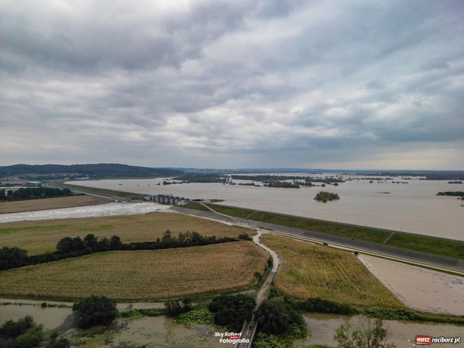 Zdjęcie w galerii na portalu naszraciborz.pl: Szef Biura Bezpieczeństwa Narodowego Kancelarii Prezydenta RP wizytował zbiornik Racibórz wiadomości z regionu
