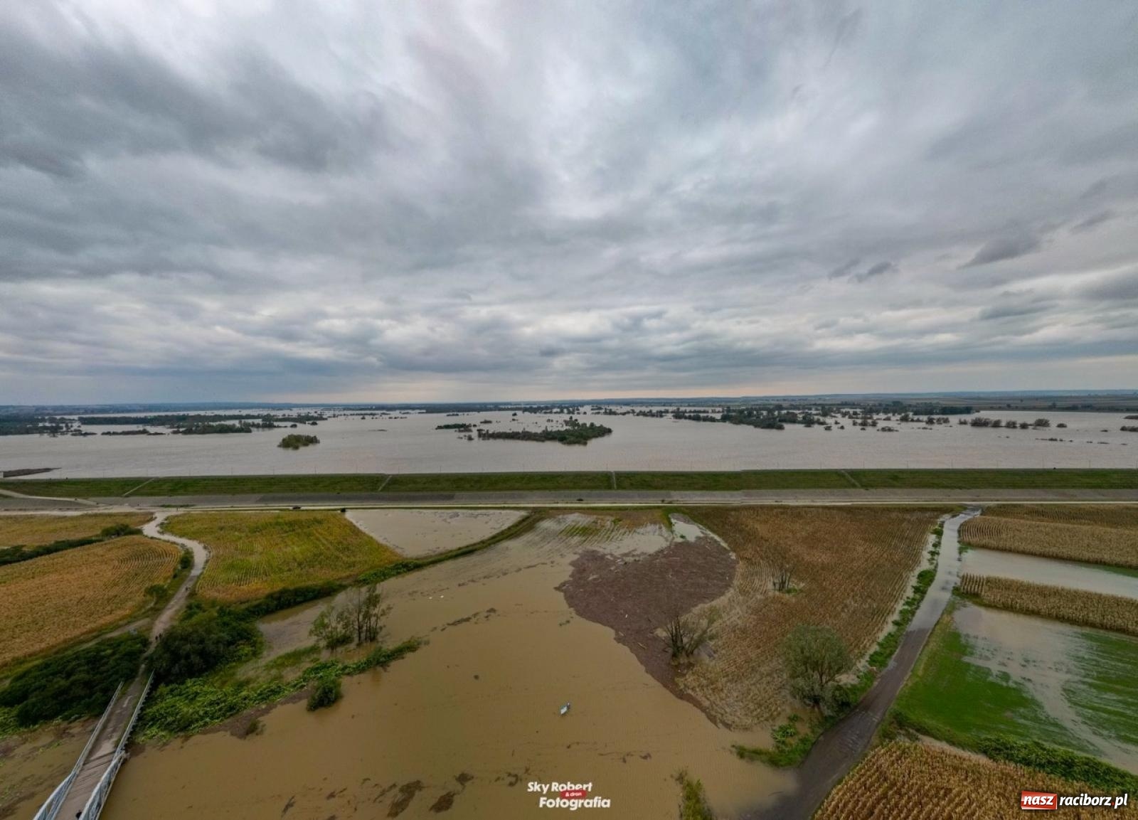 Zdjęcie w galerii na portalu naszraciborz.pl: Szef Biura Bezpieczeństwa Narodowego Kancelarii Prezydenta RP wizytował zbiornik Racibórz wiadomości z regionu